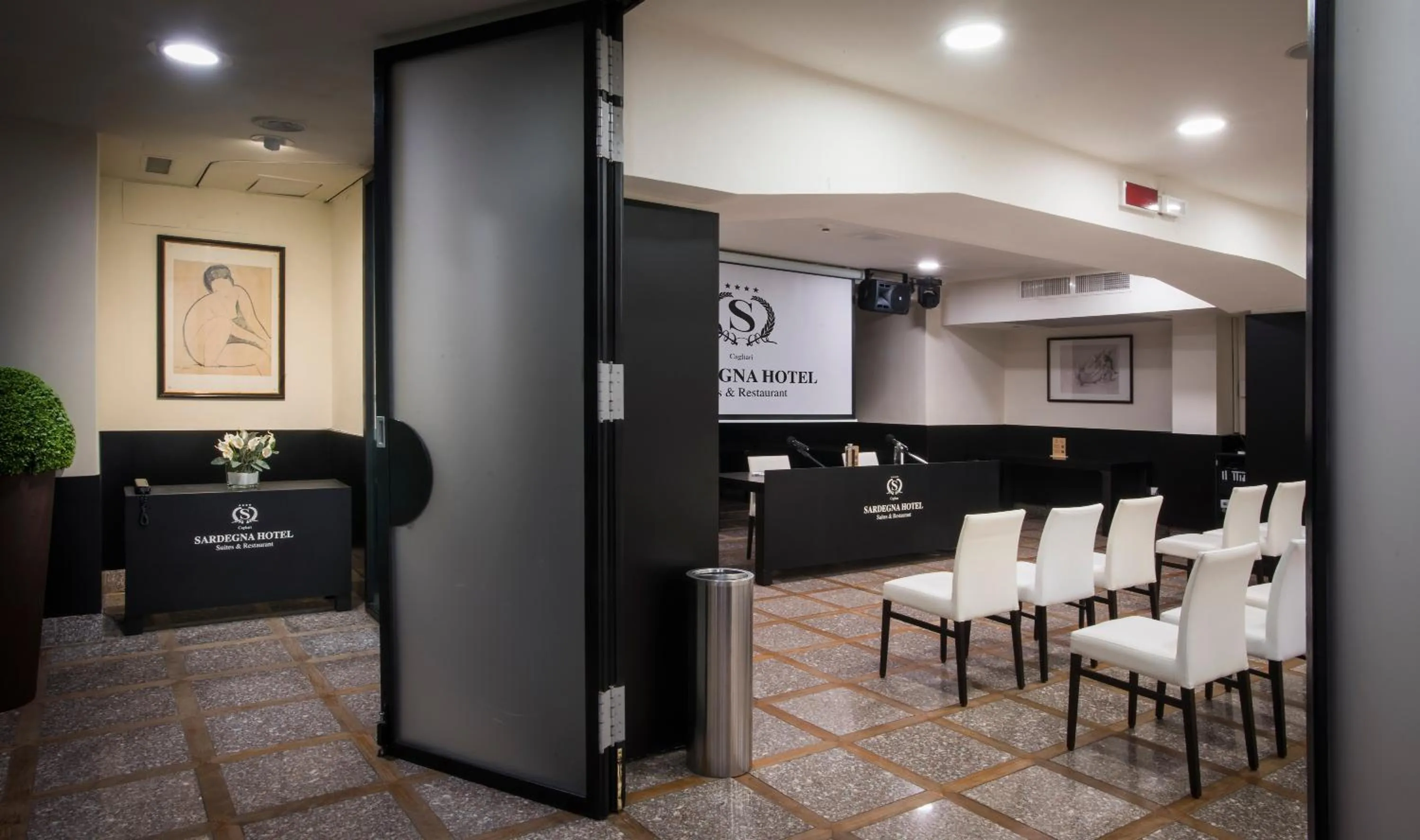 TV and multimedia in Sardegna Hotel - Suites & Restaurant