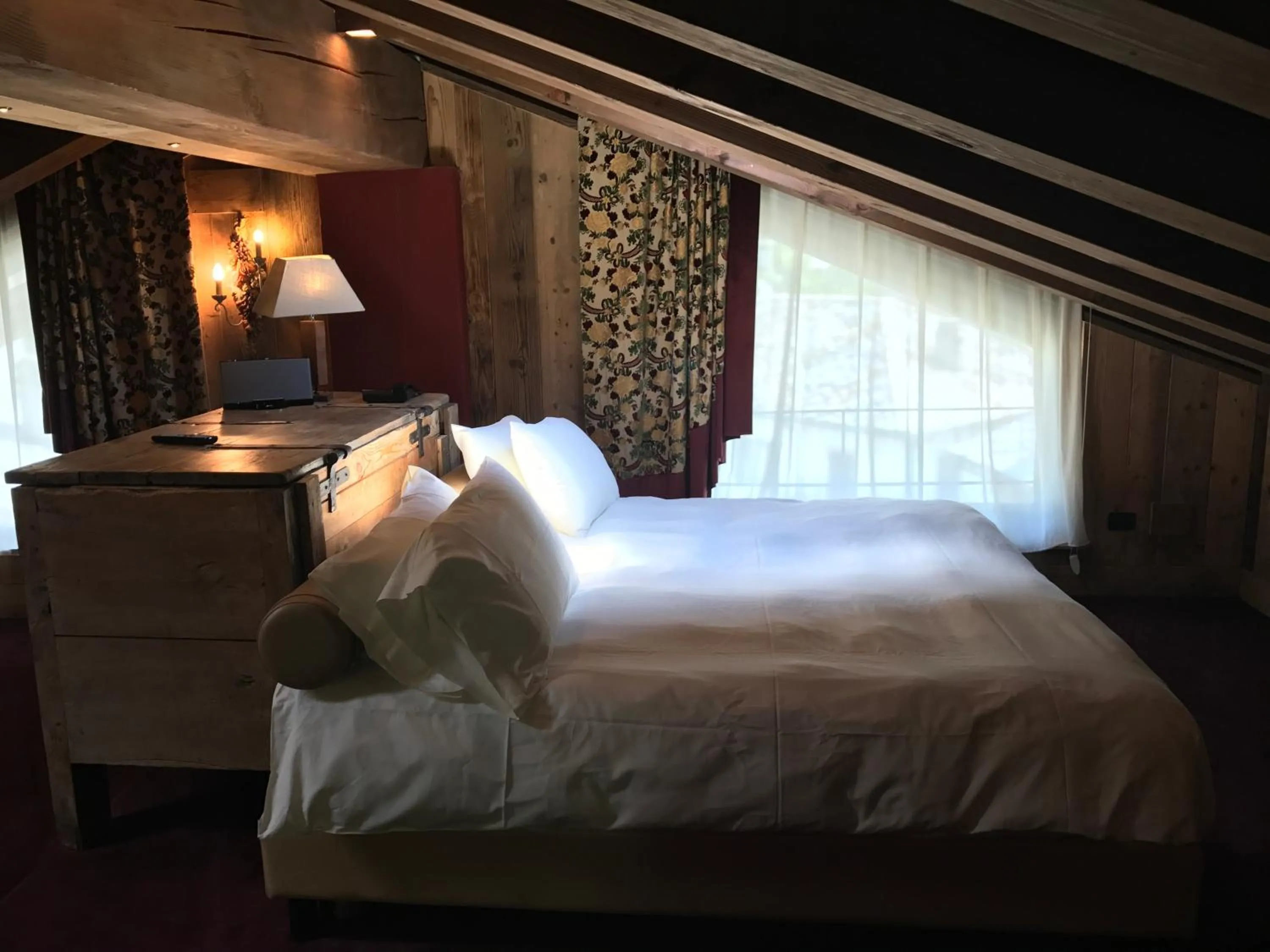 Bed in Relais du Chateau Blanc