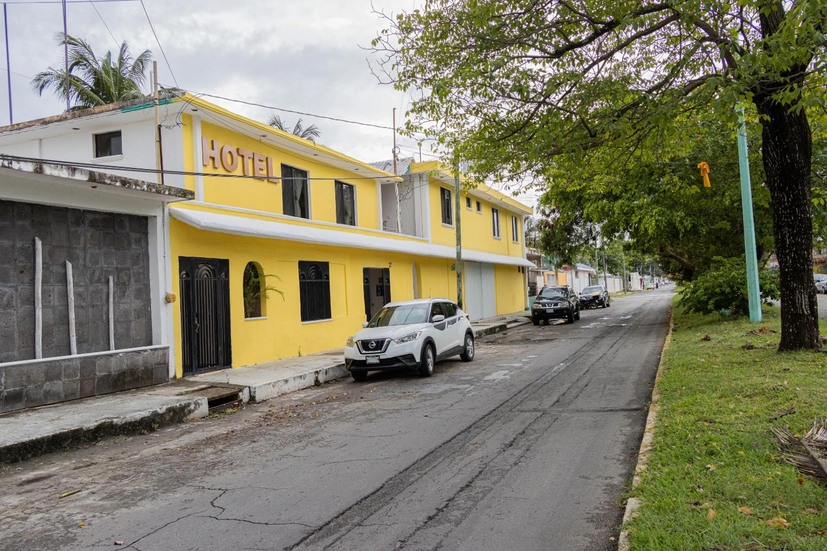 Facade/entrance in OYO Hotel Marías,Aeropuerto Internacional de Chetumal