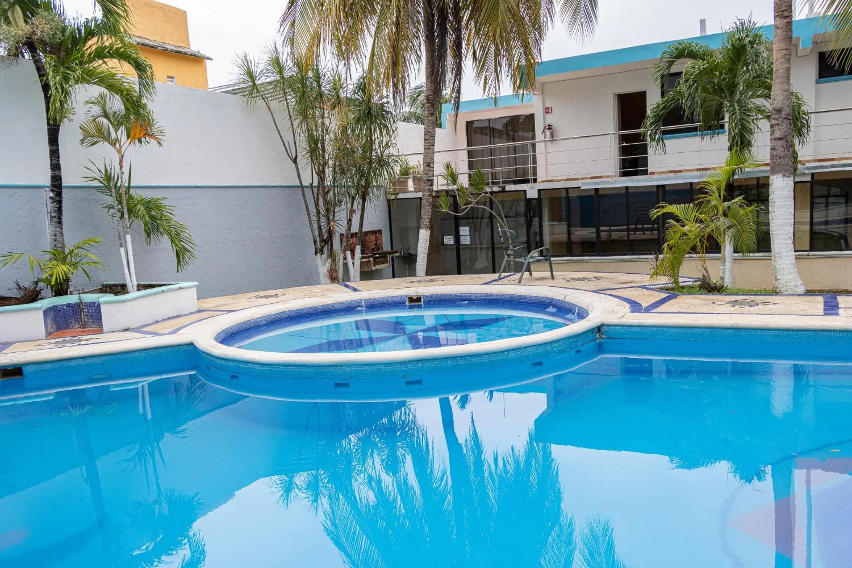 Swimming pool in OYO Hotel Marías,Aeropuerto Internacional de Chetumal
