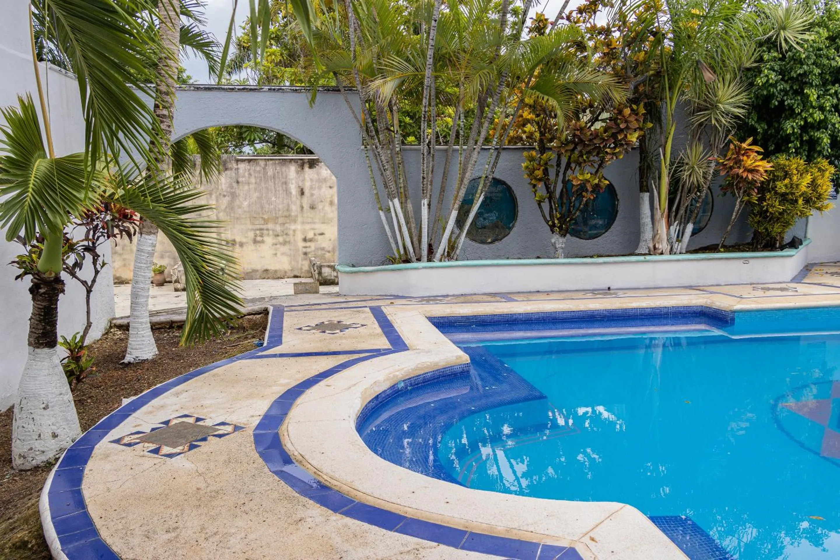 Swimming pool in OYO Hotel Marías,Aeropuerto Internacional de Chetumal