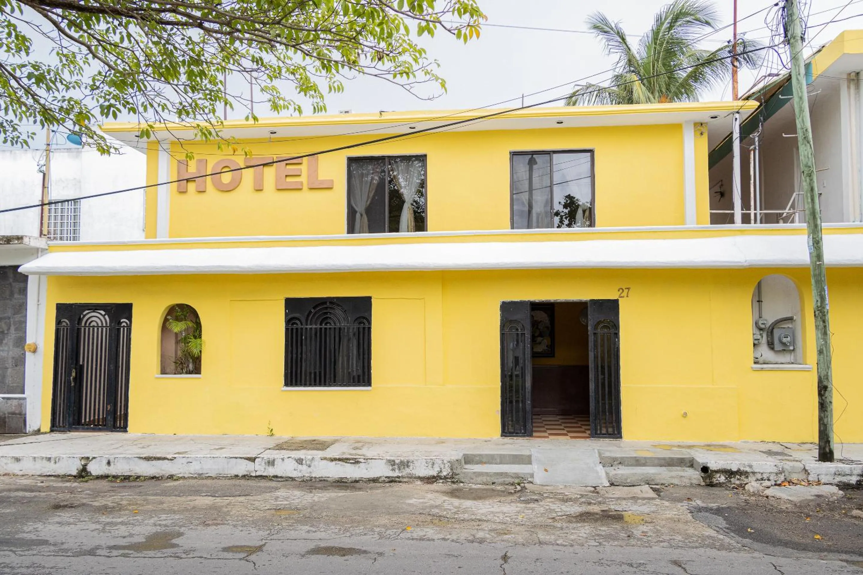 Facade/entrance in OYO Hotel Marías,Aeropuerto Internacional de Chetumal