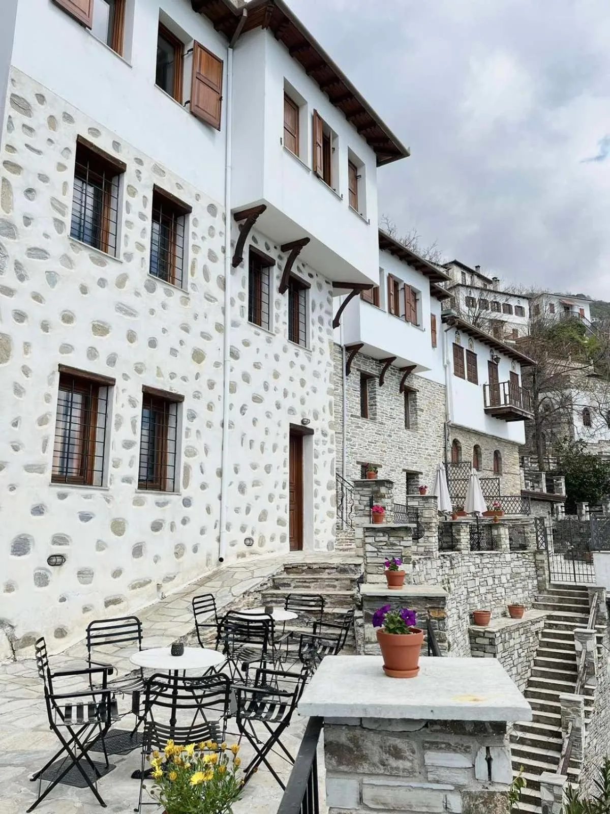 Property building in Archontiko Anemos