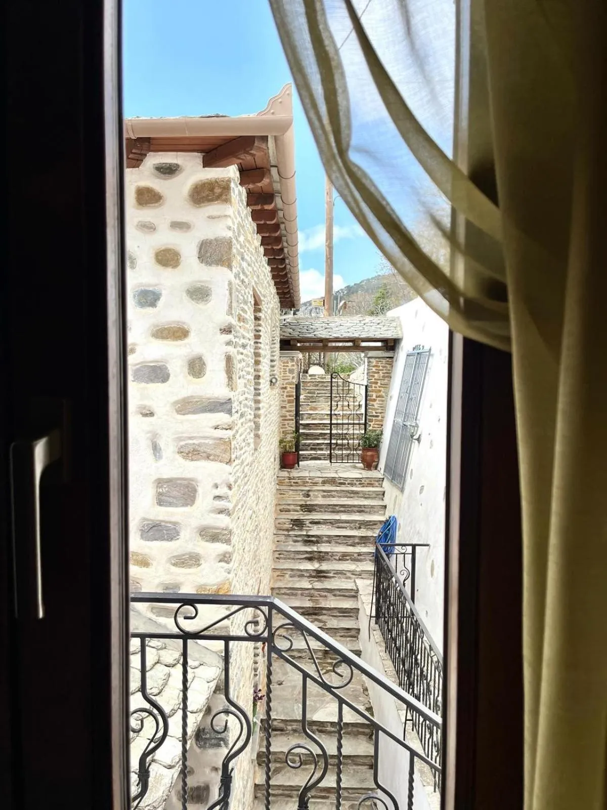 Day in Archontiko Anemos