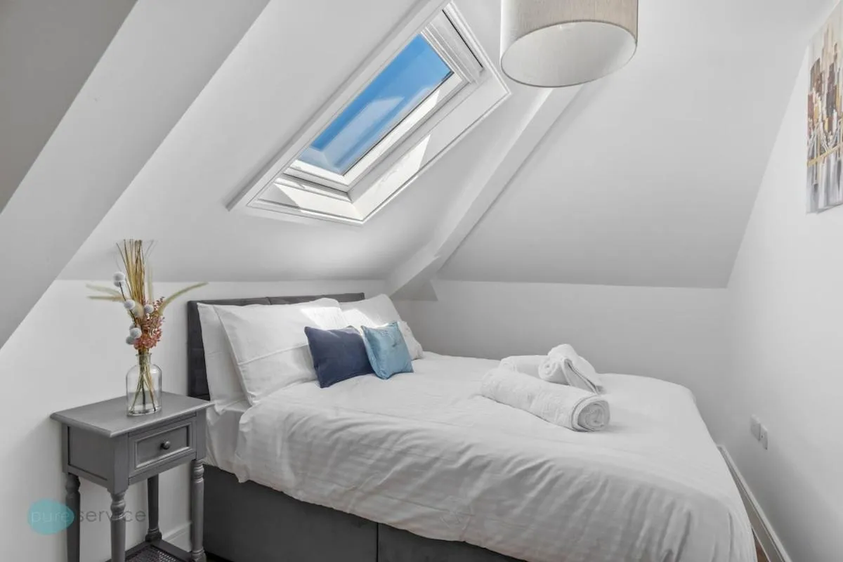 Other, Bed in The Penthouse By Pureserviced