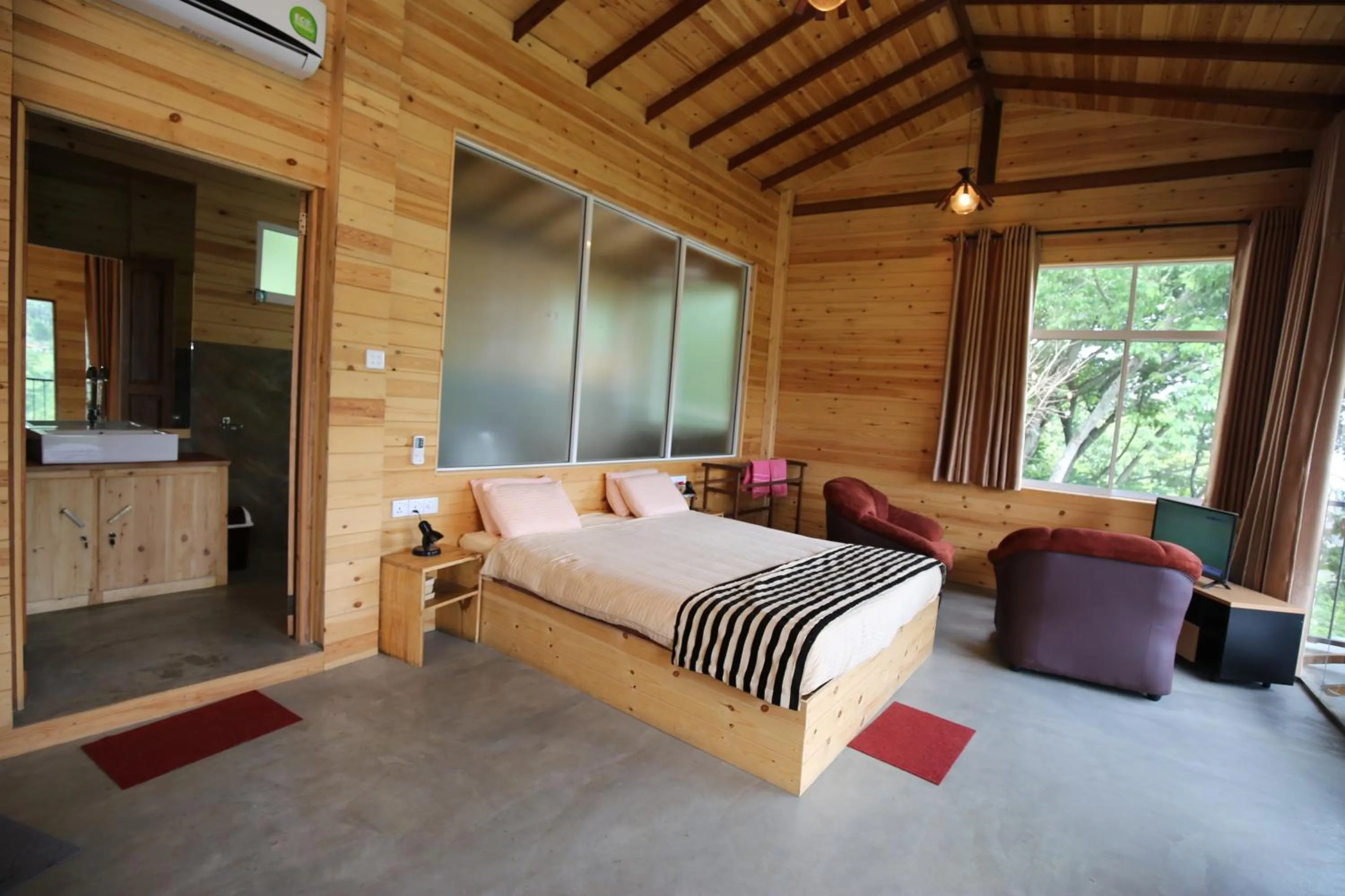 Bedroom, Bed in Country Homes