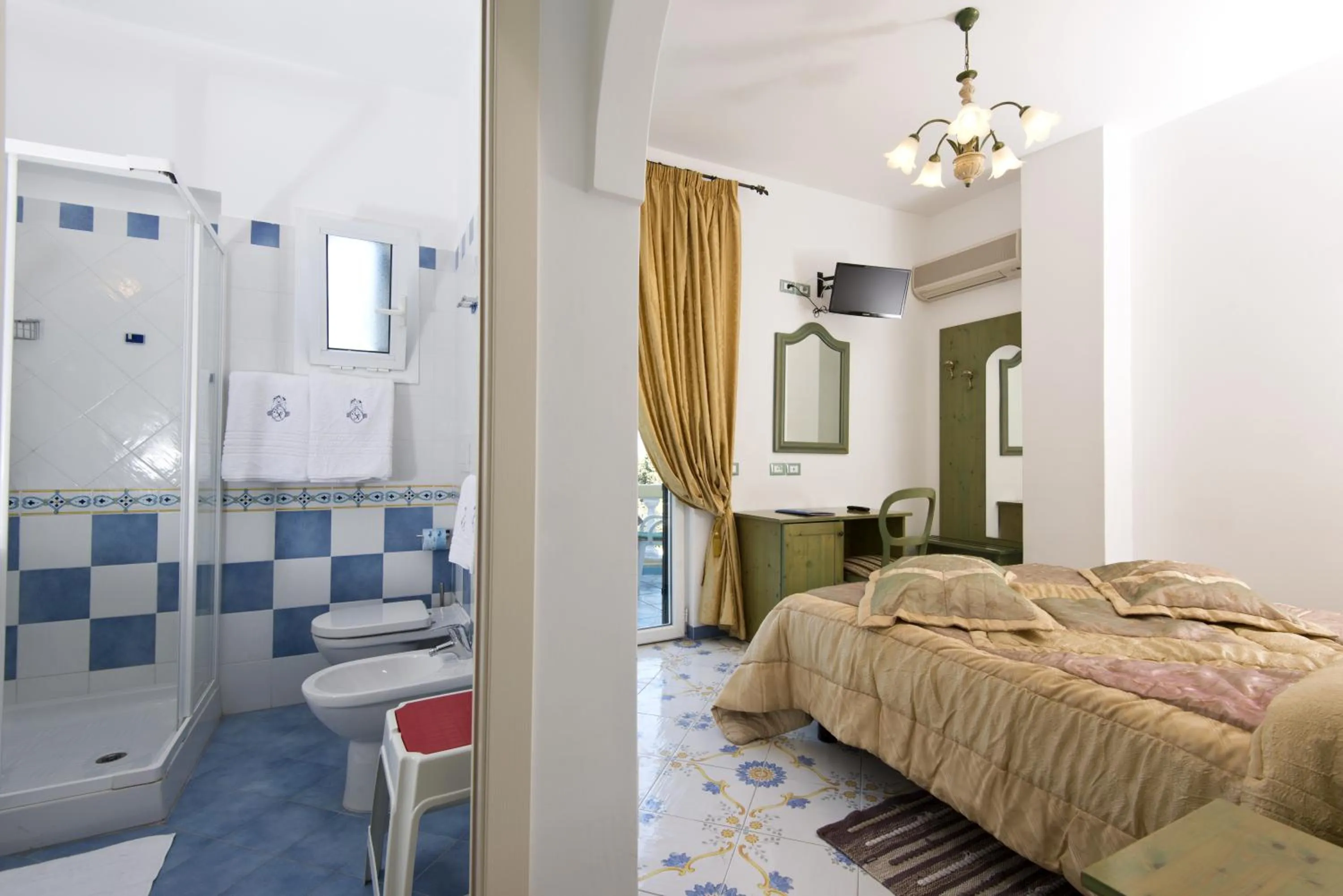 Photo of the whole room, Bed in Hotel Giardino Delle Ninfe E La Fenice