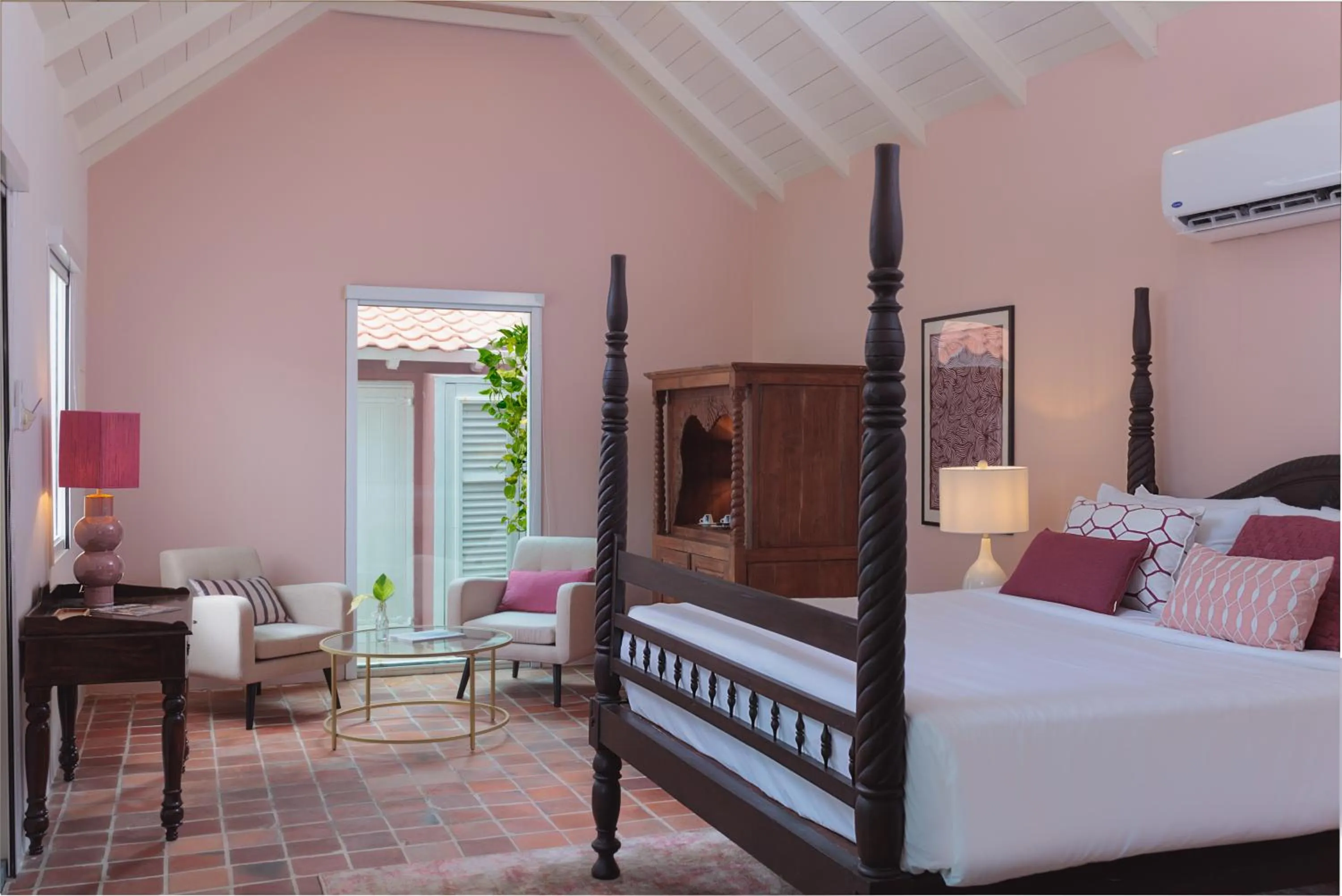 Bed in Kura Botanica Hotel