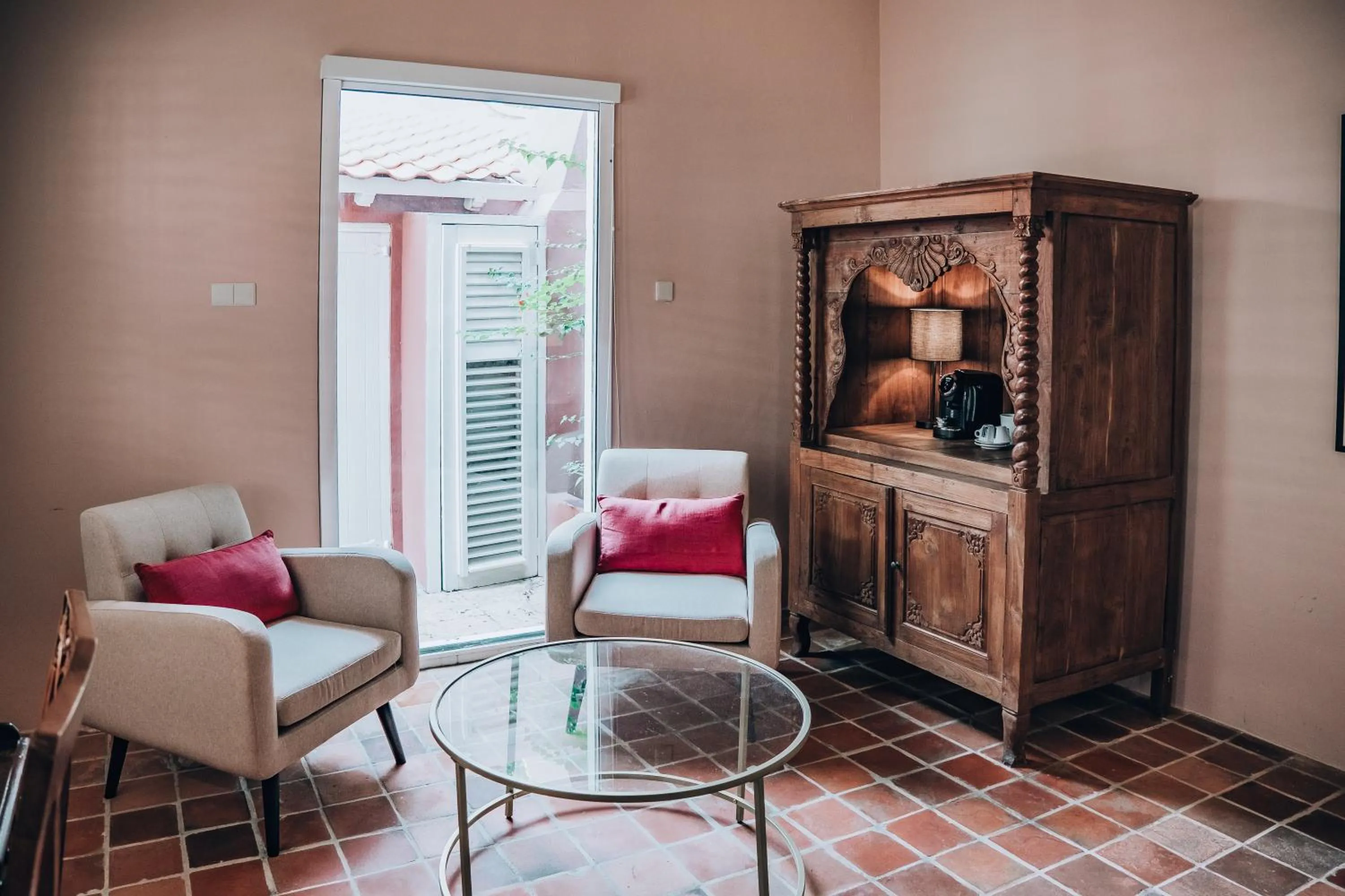 Seating area in Kura Botanica Hotel