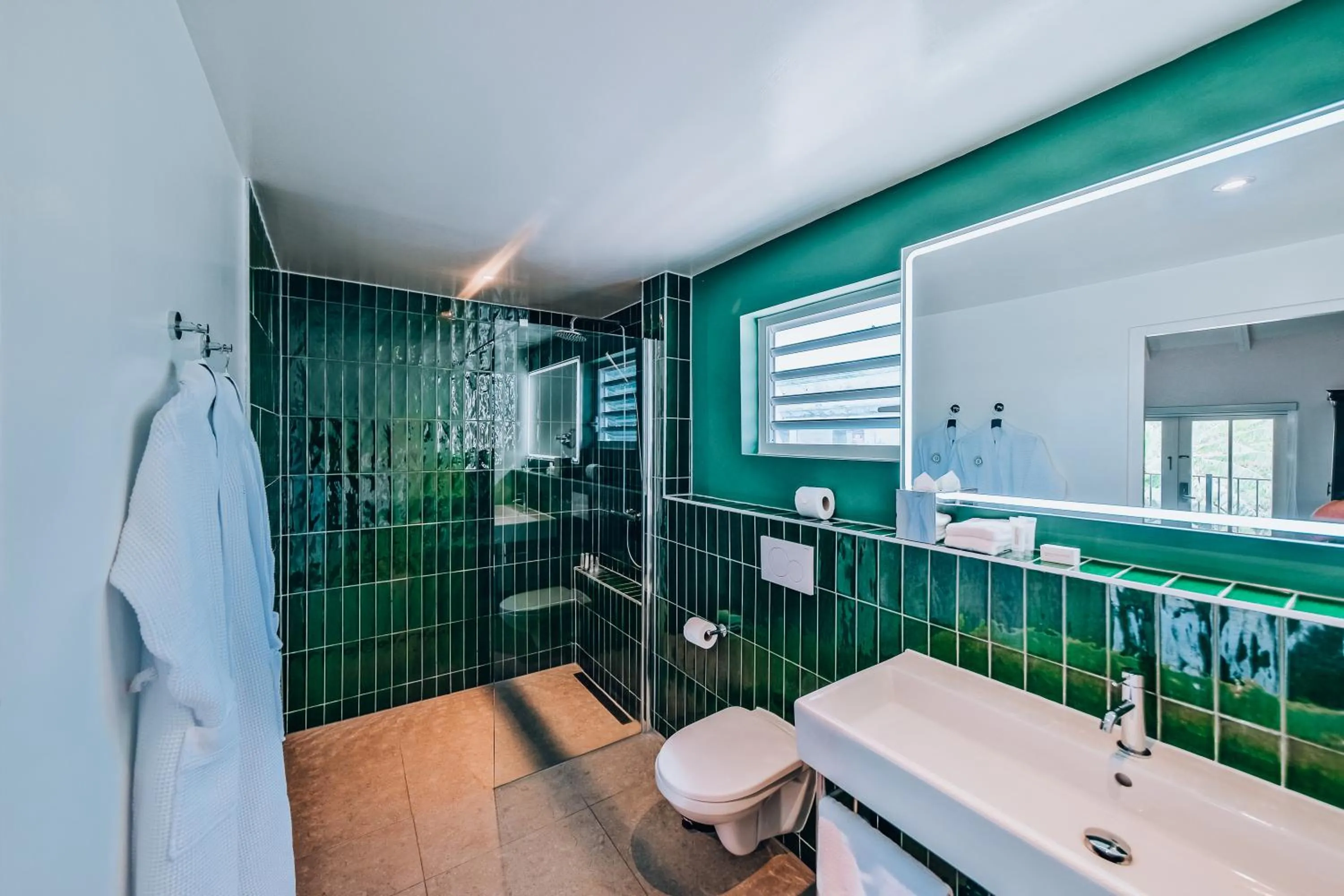 Shower in Kura Botanica Hotel