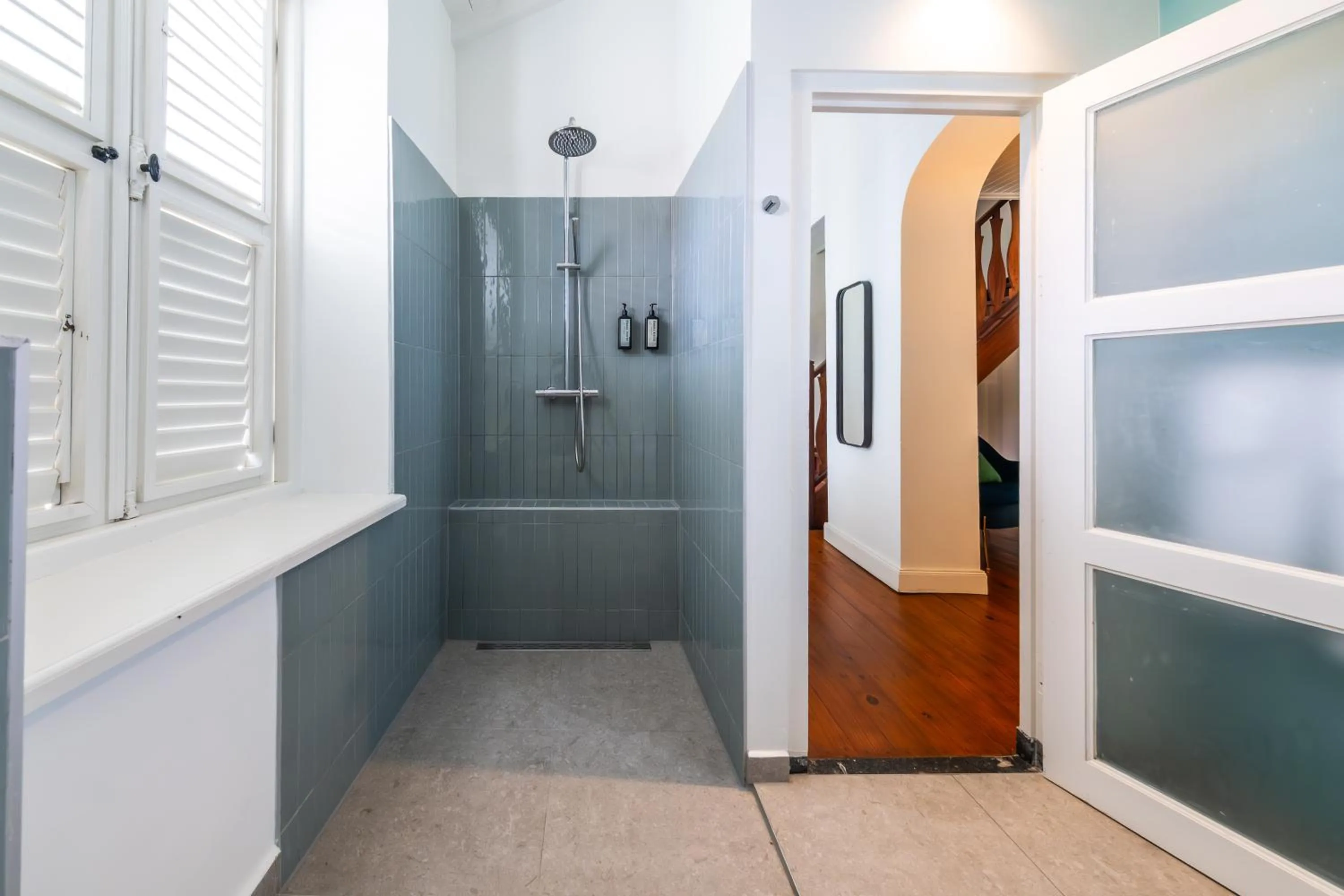 Shower in Kura Botanica Hotel