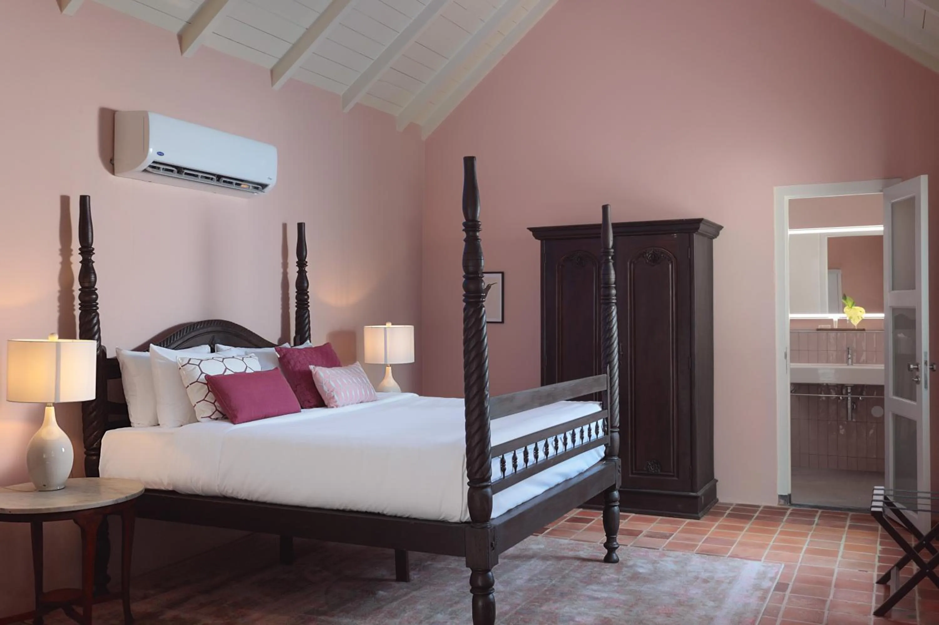 Bed in Kura Botanica Hotel