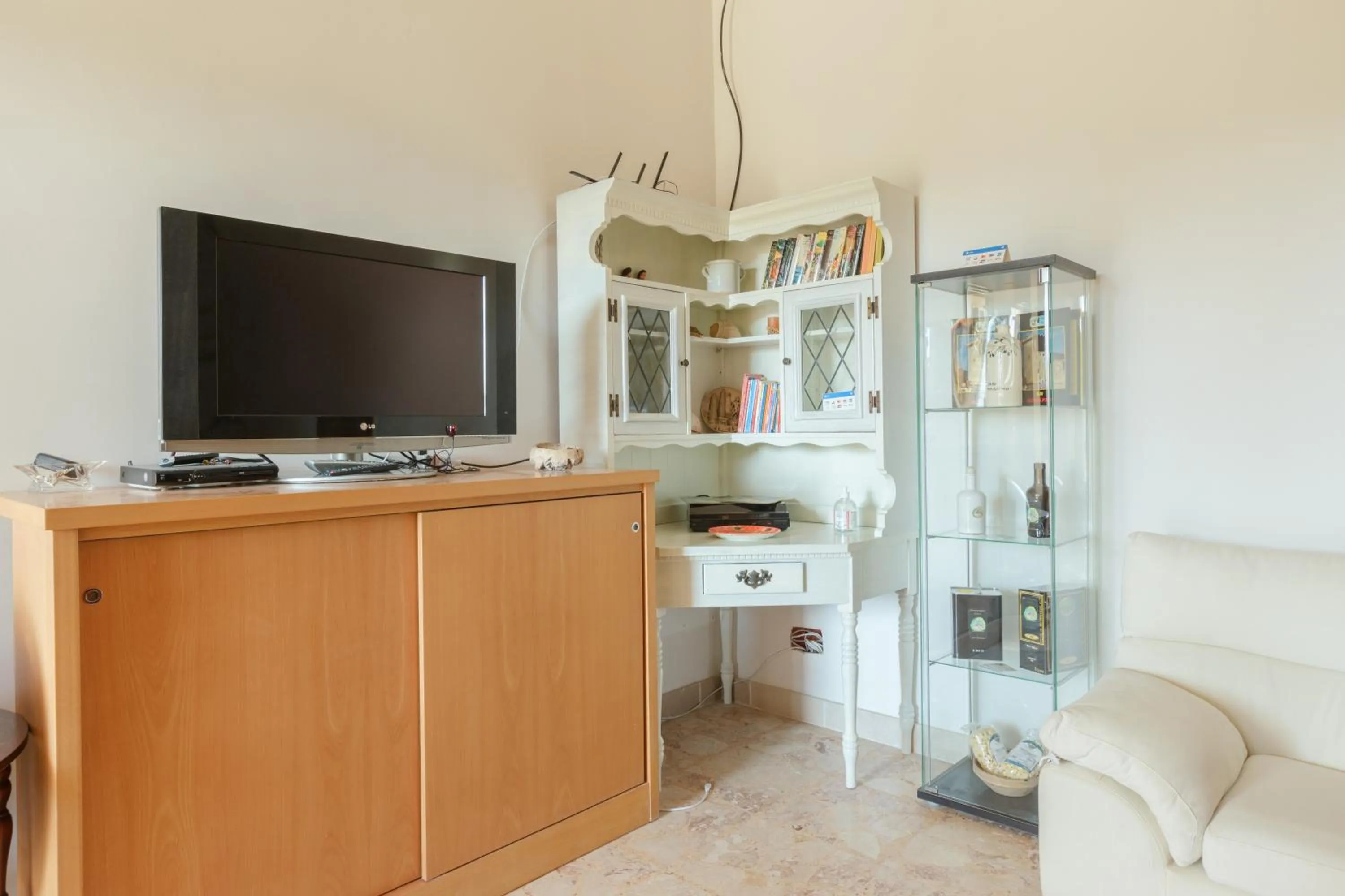 Communal lounge/ TV room in Casolare Lodedo