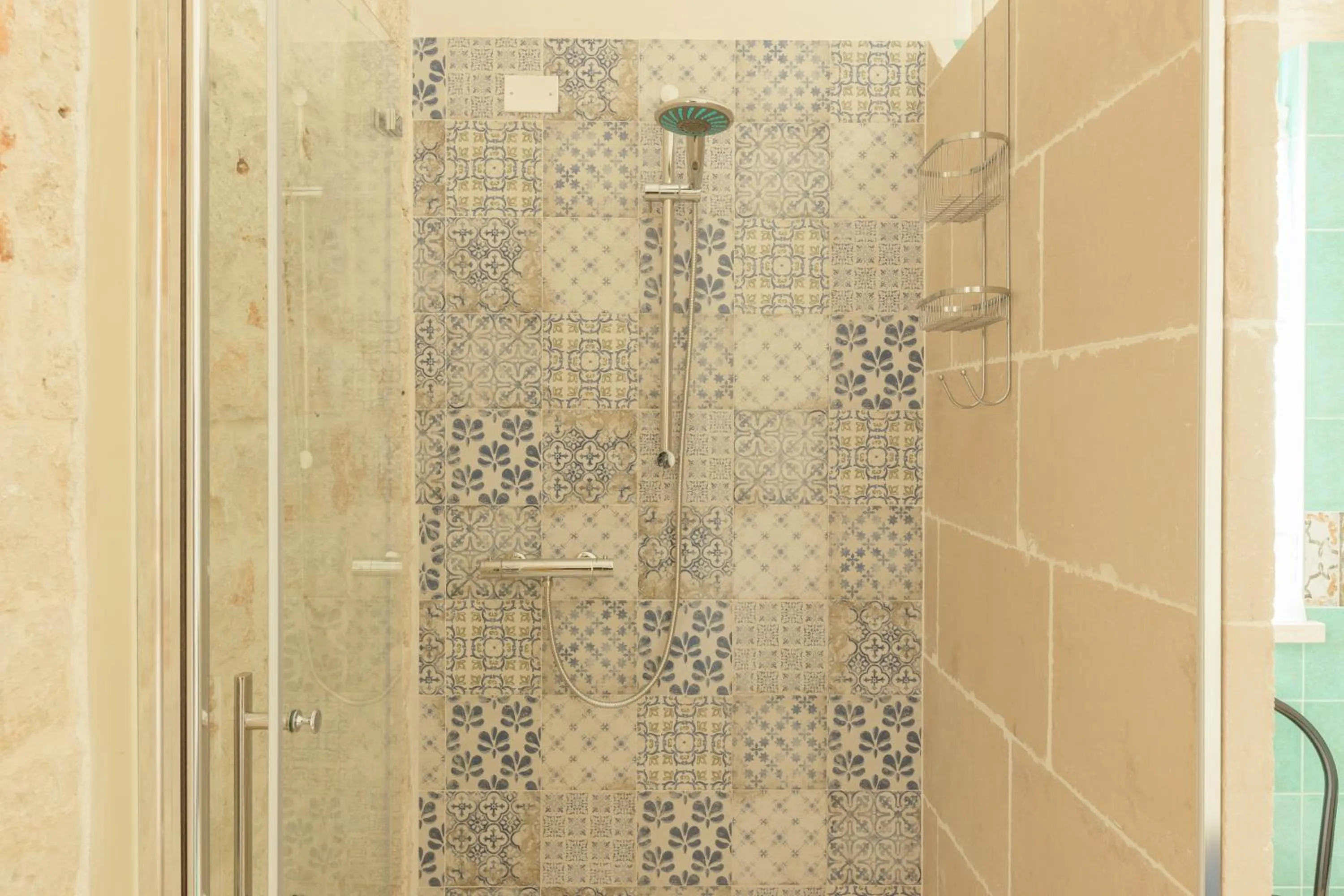 Shower in Casolare Lodedo