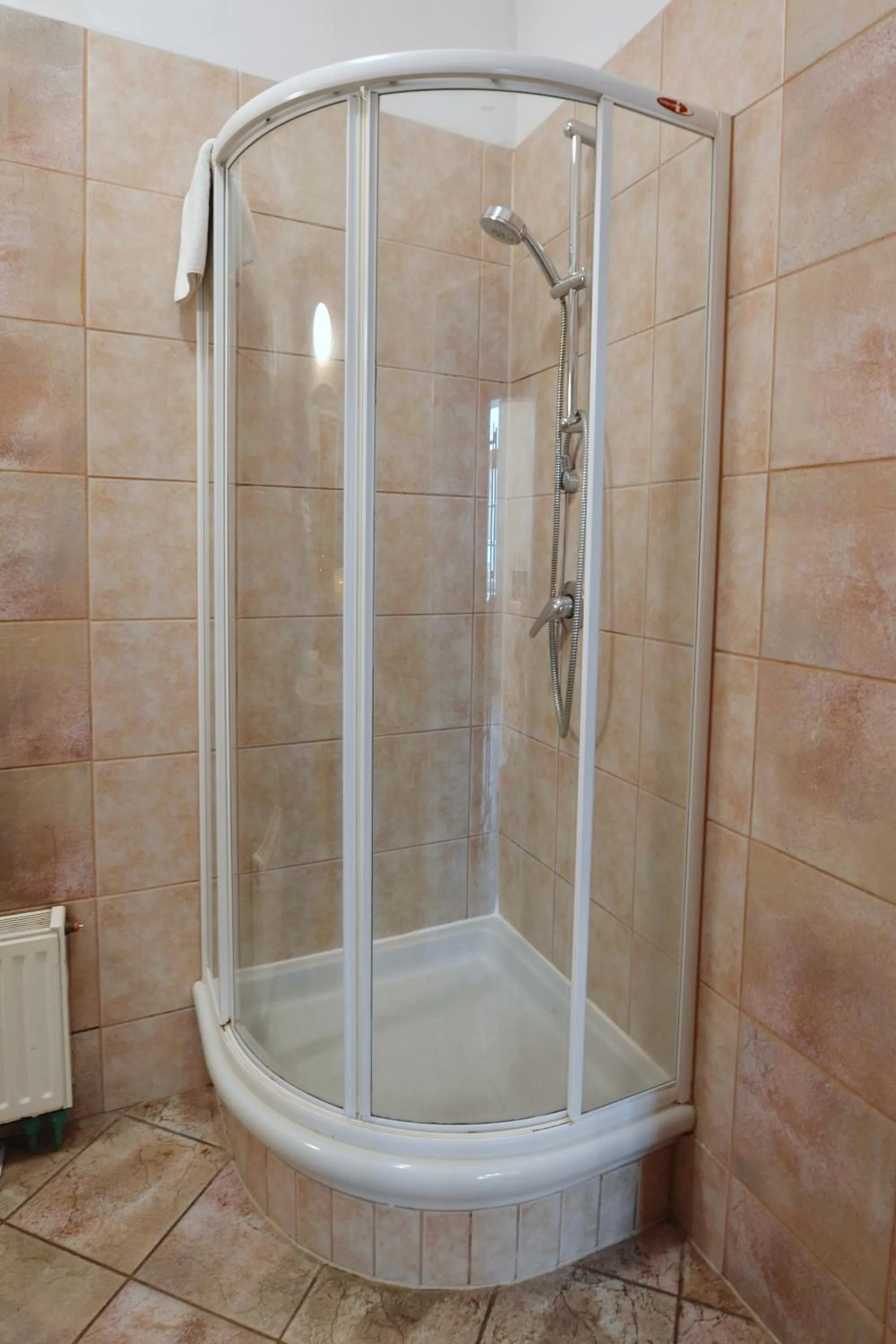 Shower in P&J Apartments Floriańska