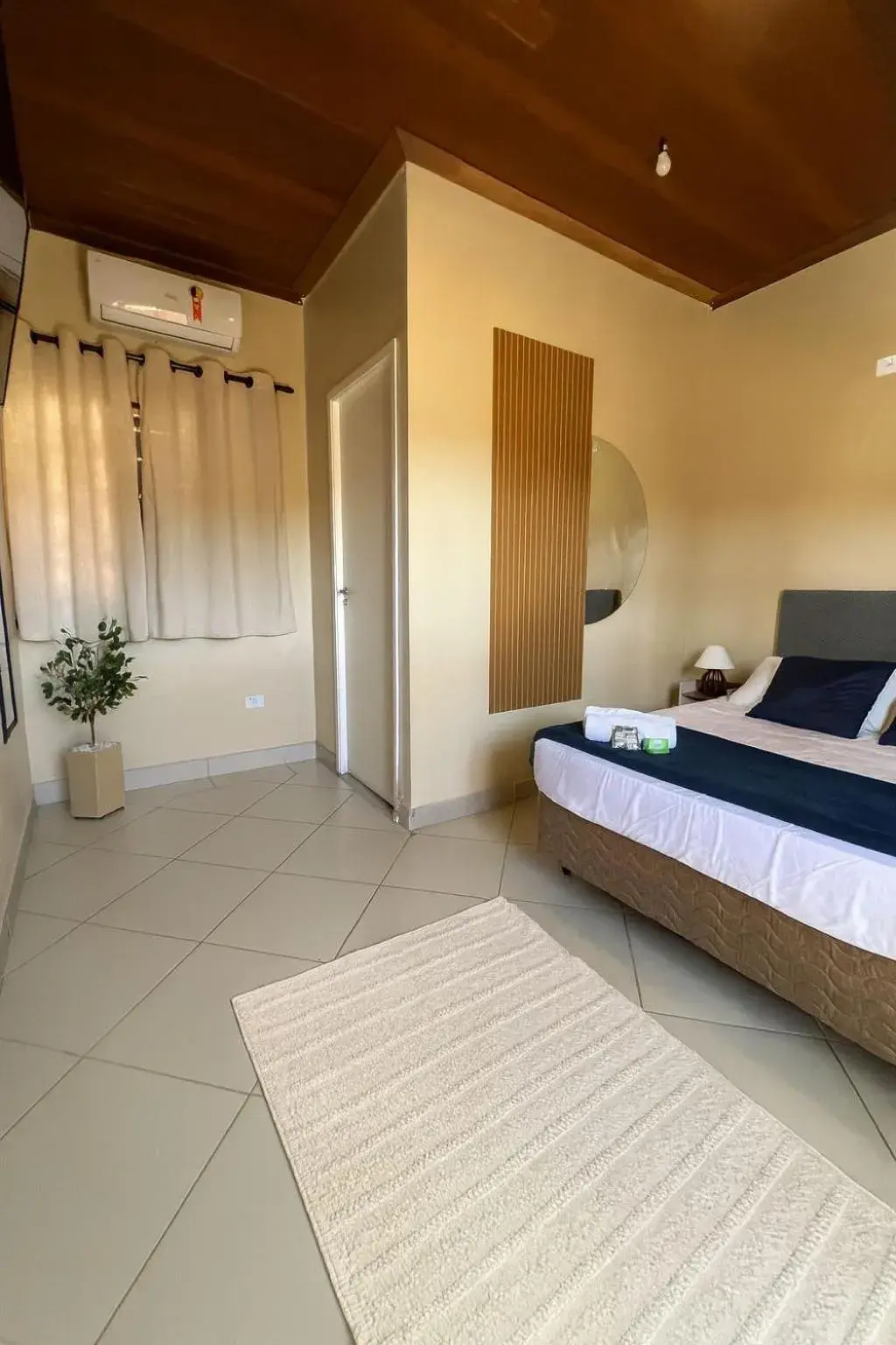 Budget Double Room in Pousada Casa Rosada Ilhabela Budget Double Room in Pousada Casa Rosada Ilhabela