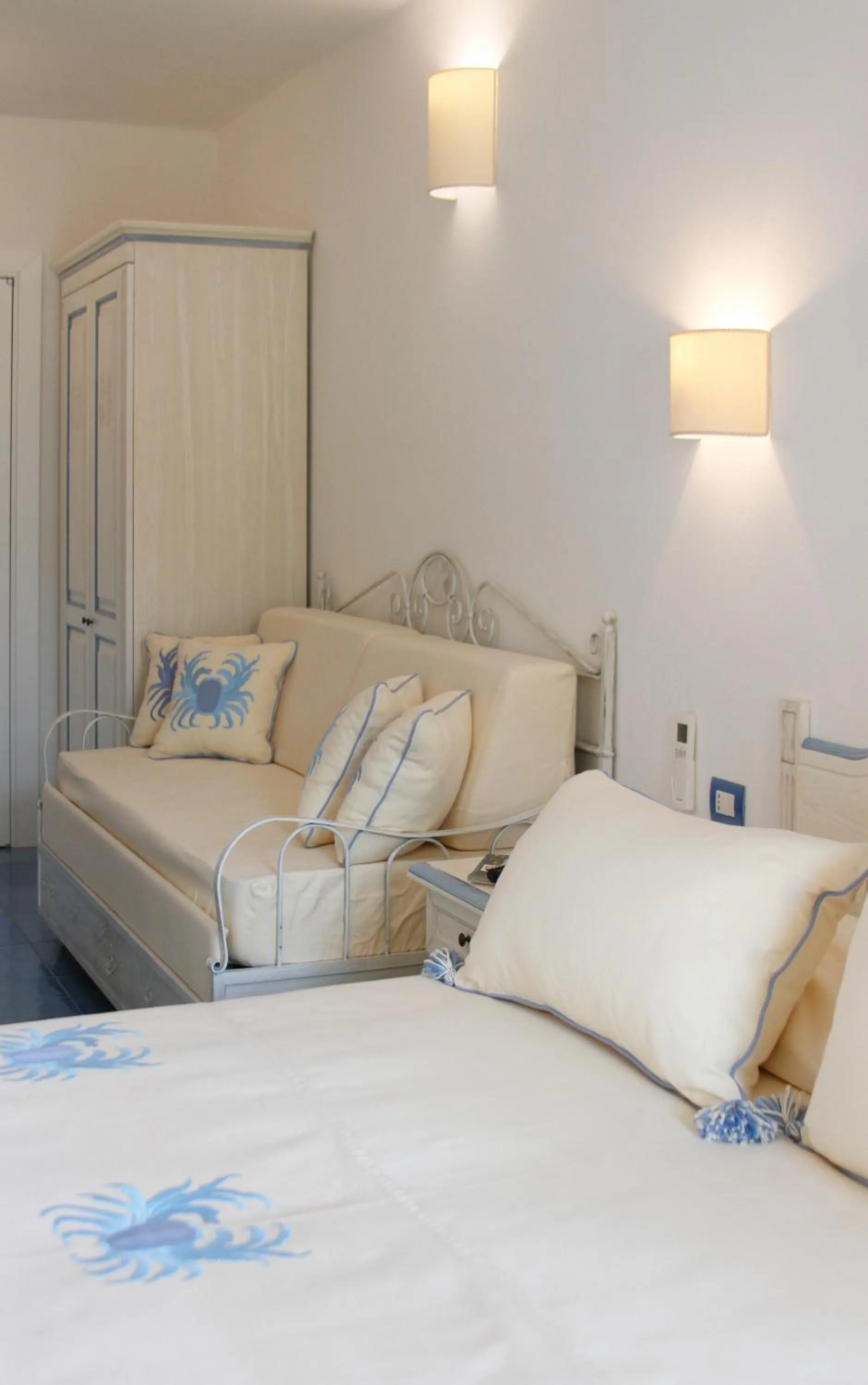 Photo of the whole room, Bed in Janas Hotel