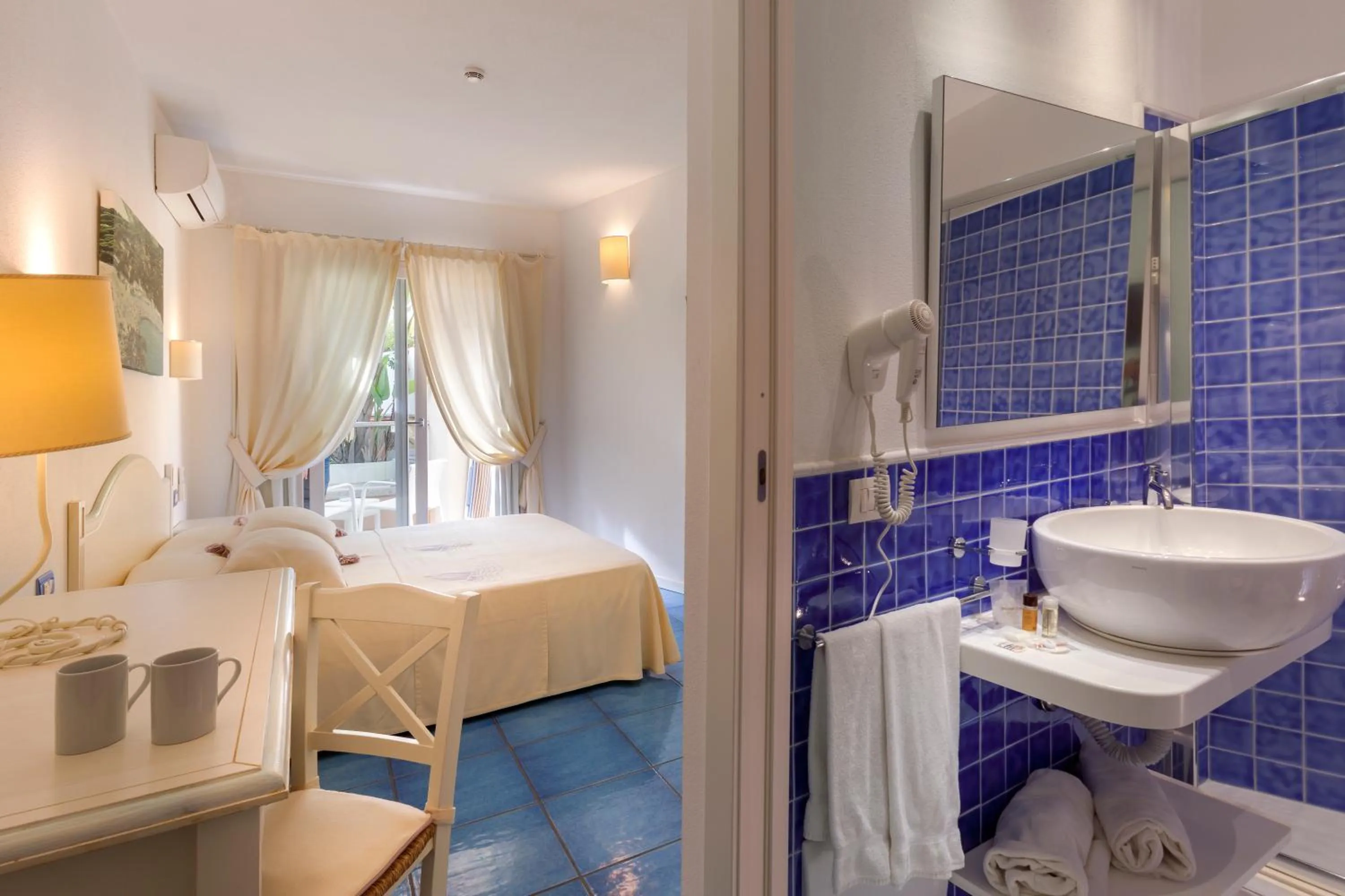 Bedroom, Bed in Janas Hotel