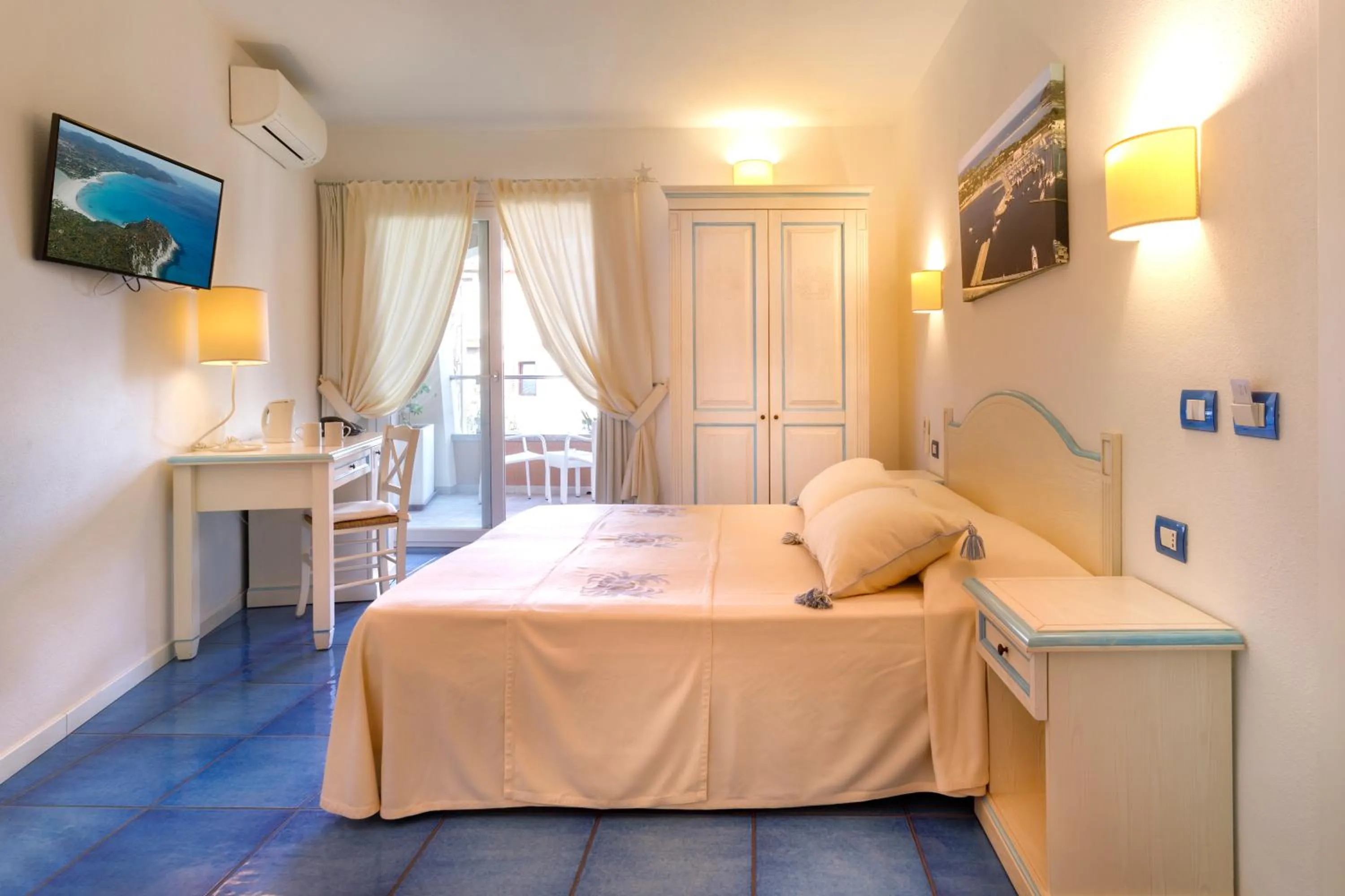 Bedroom, Bed in Janas Hotel