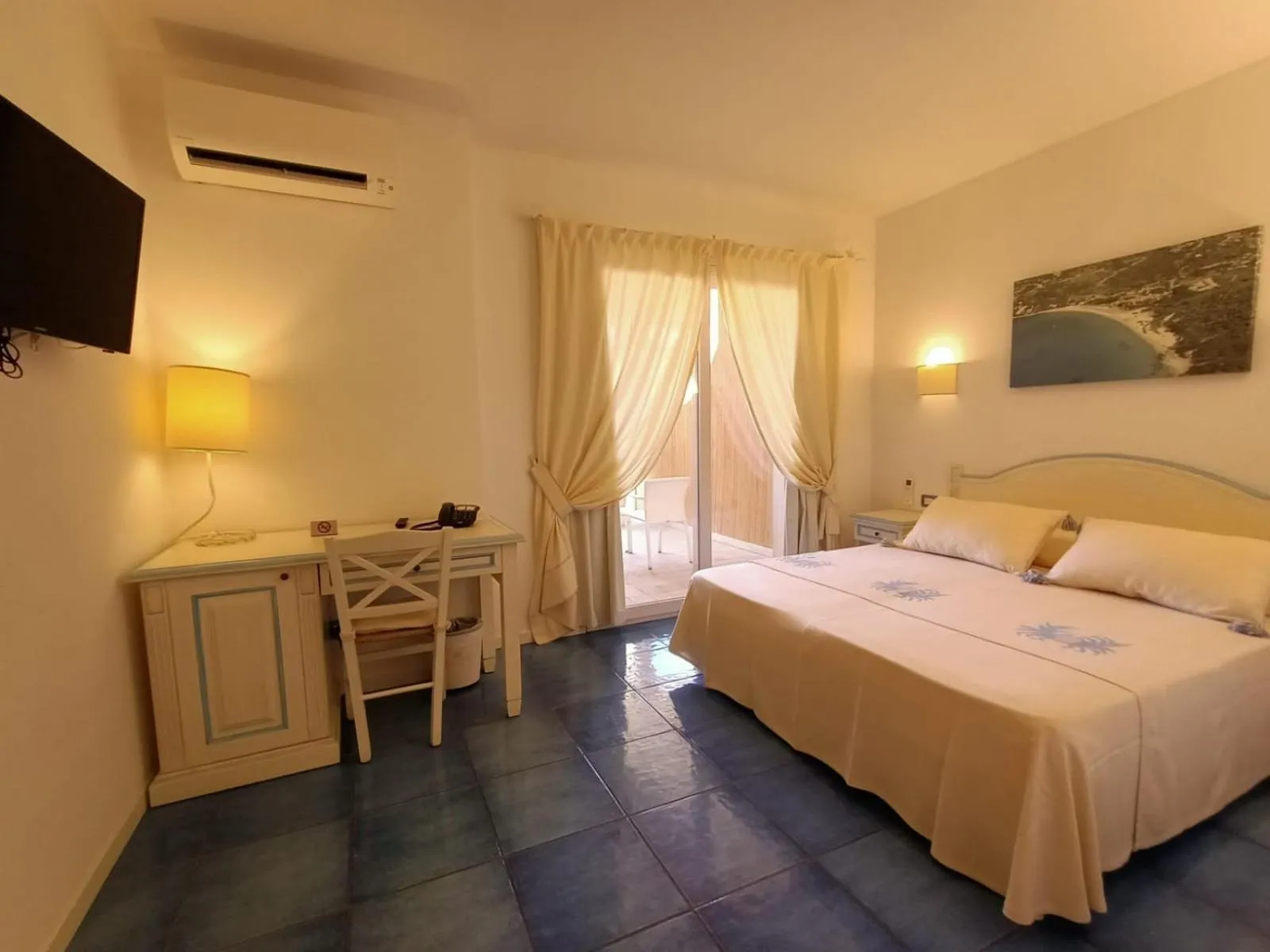 Bedroom, Bed in Janas Hotel