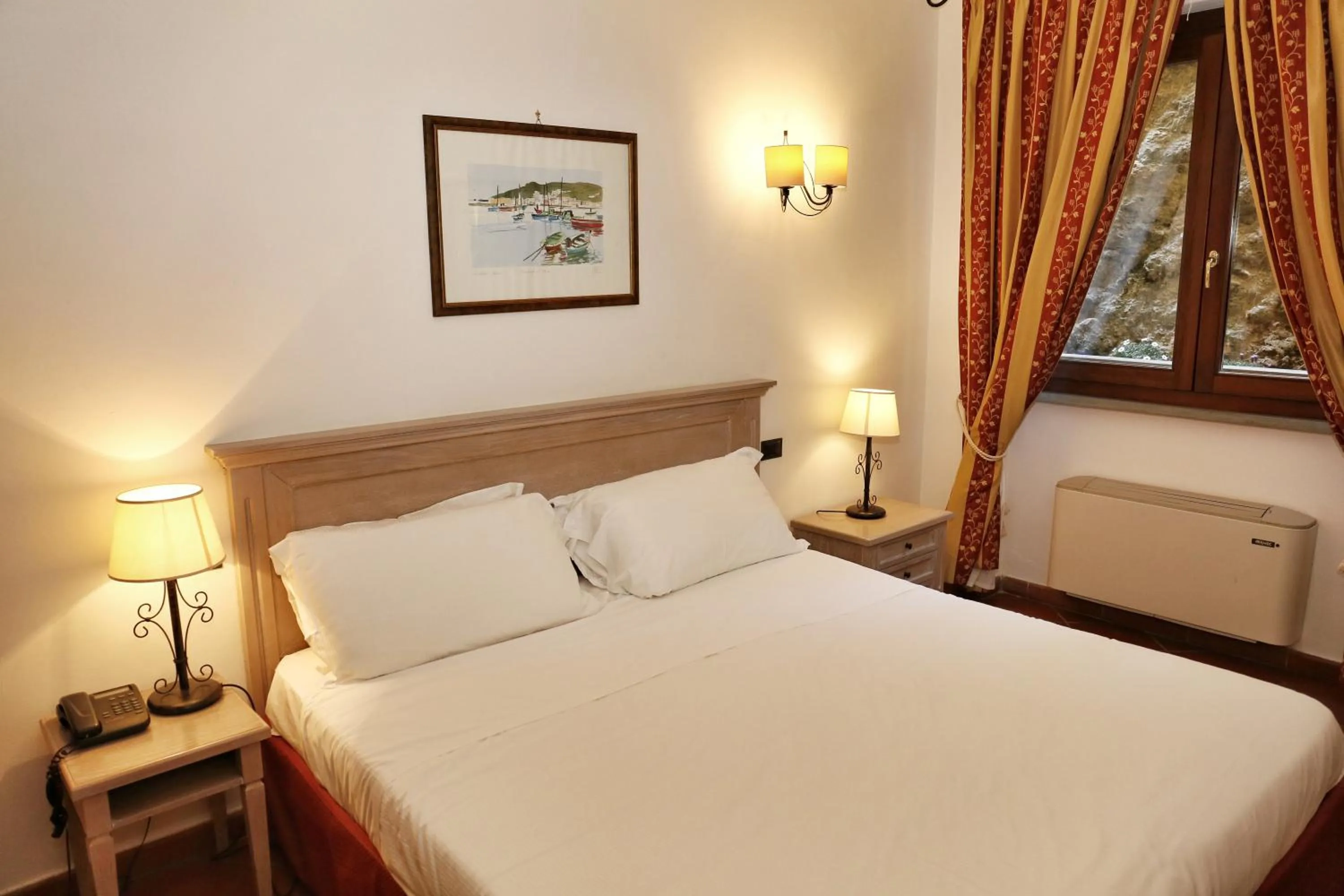 Bed in Albergo Filippo II