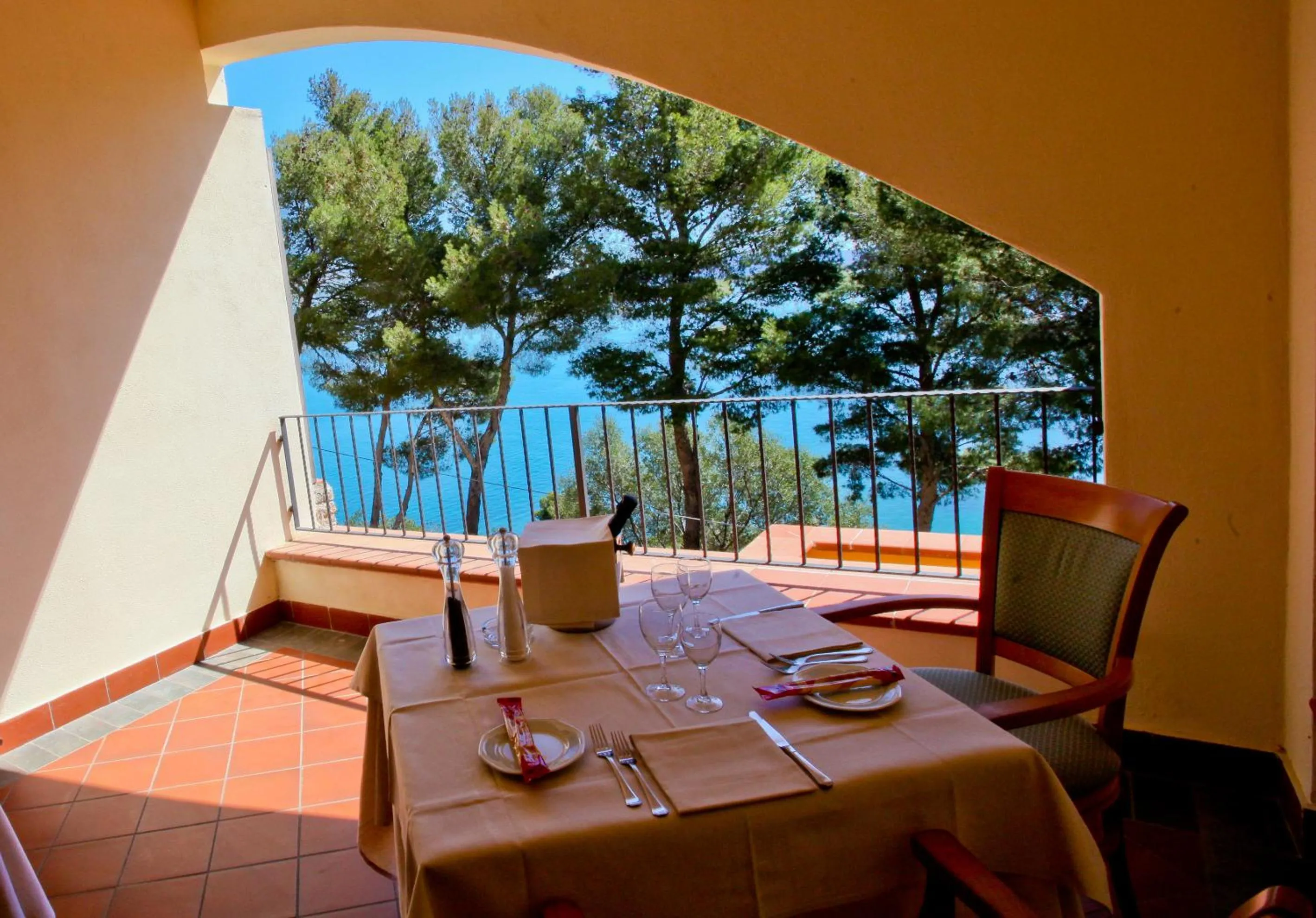 Restaurant/places to eat in Albergo Filippo II