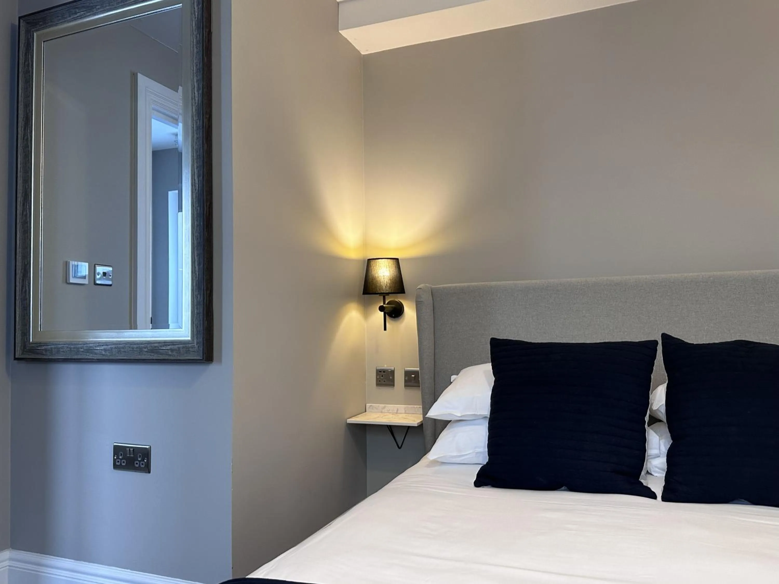 Bedroom, Bed in Central Studios