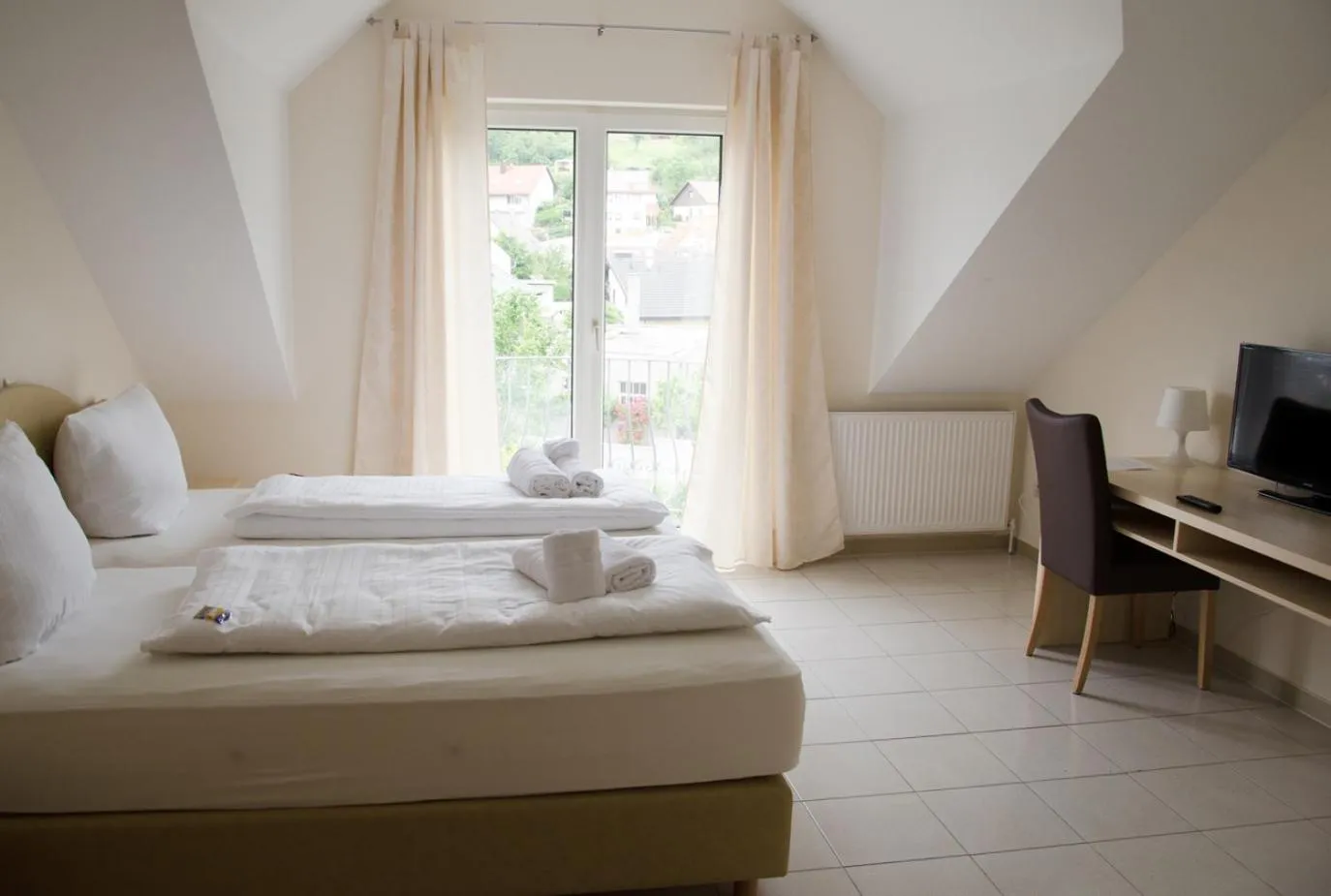 Photo of the whole room, Bed in Kraichtaler Hof