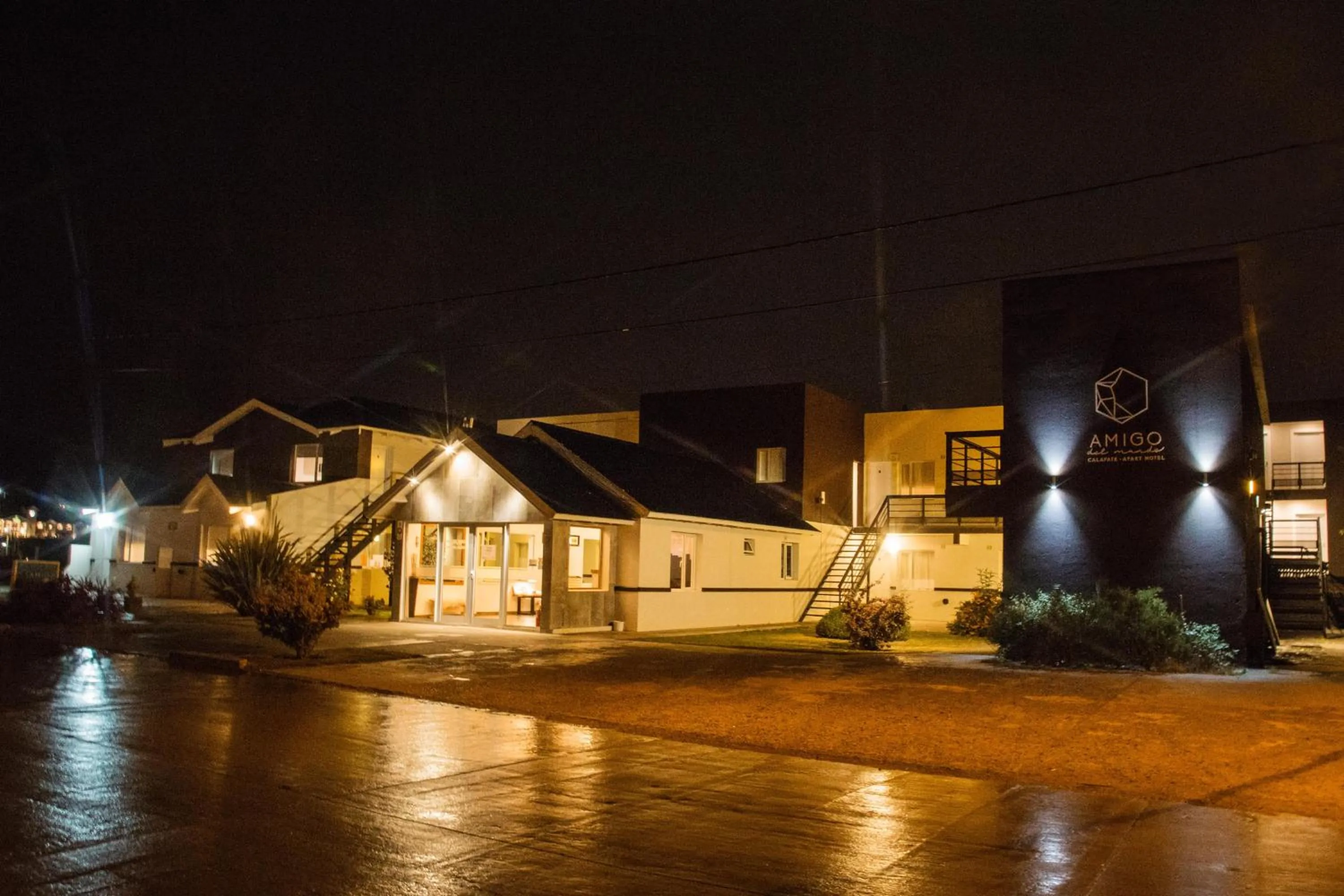 Property building in Hotel Amigo del Mundo