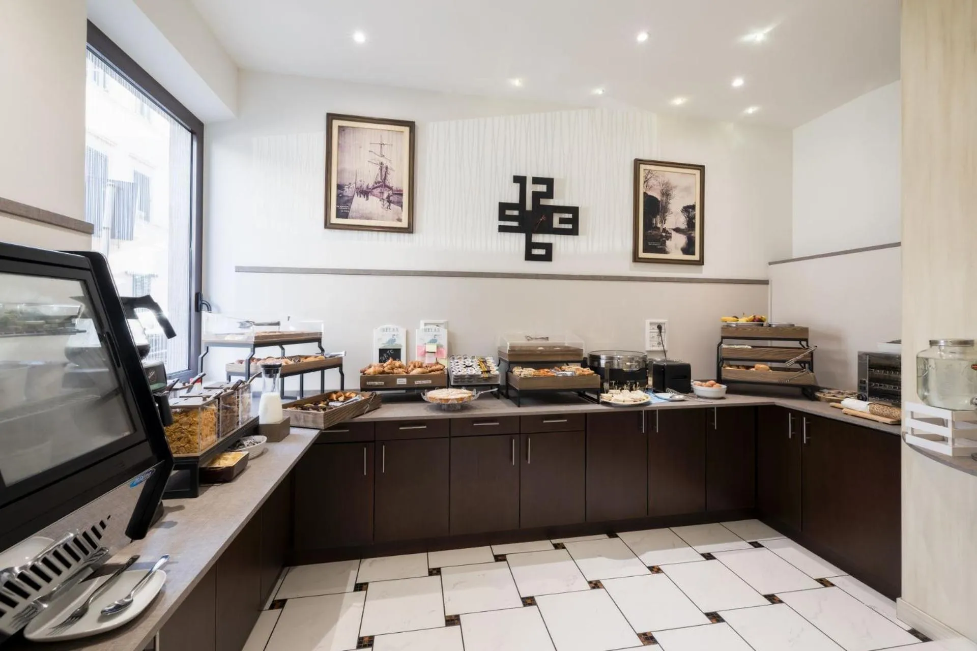 Coffee/tea facilities in Hotel Eden