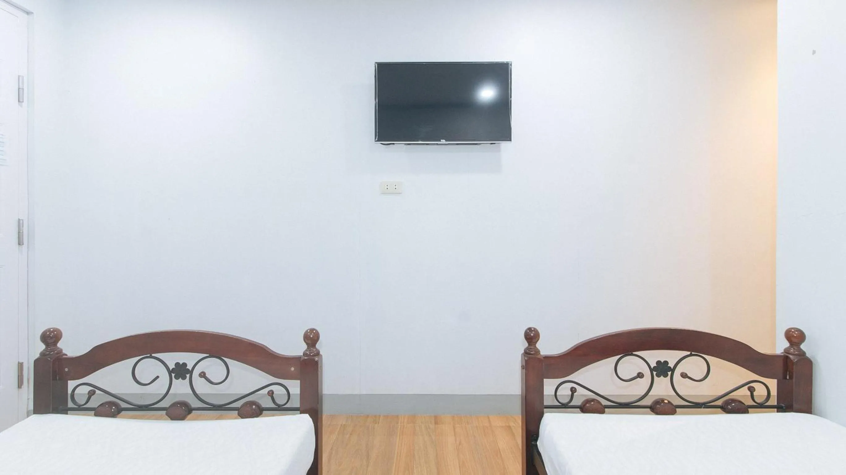 TV and multimedia, Bed in RedDoorz at Guimod Transient House Ilocos Sur