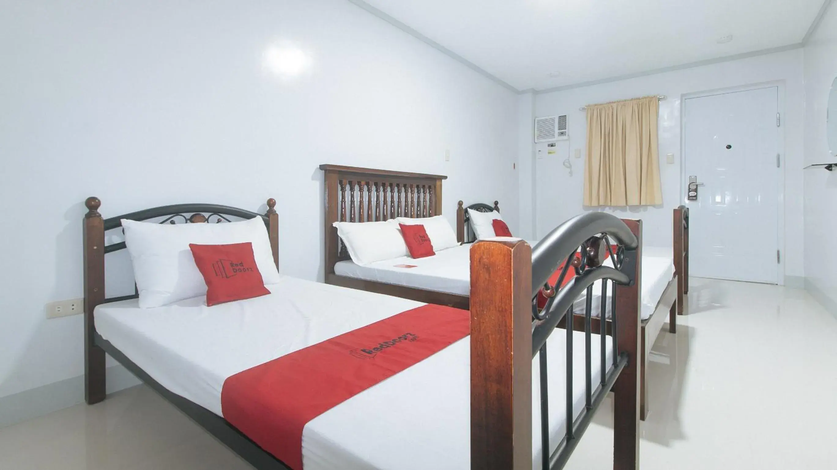 Family Room in RedDoorz at Guimod Transient House Ilocos Sur Family Room in RedDoorz at Guimod Transient House Ilocos Sur