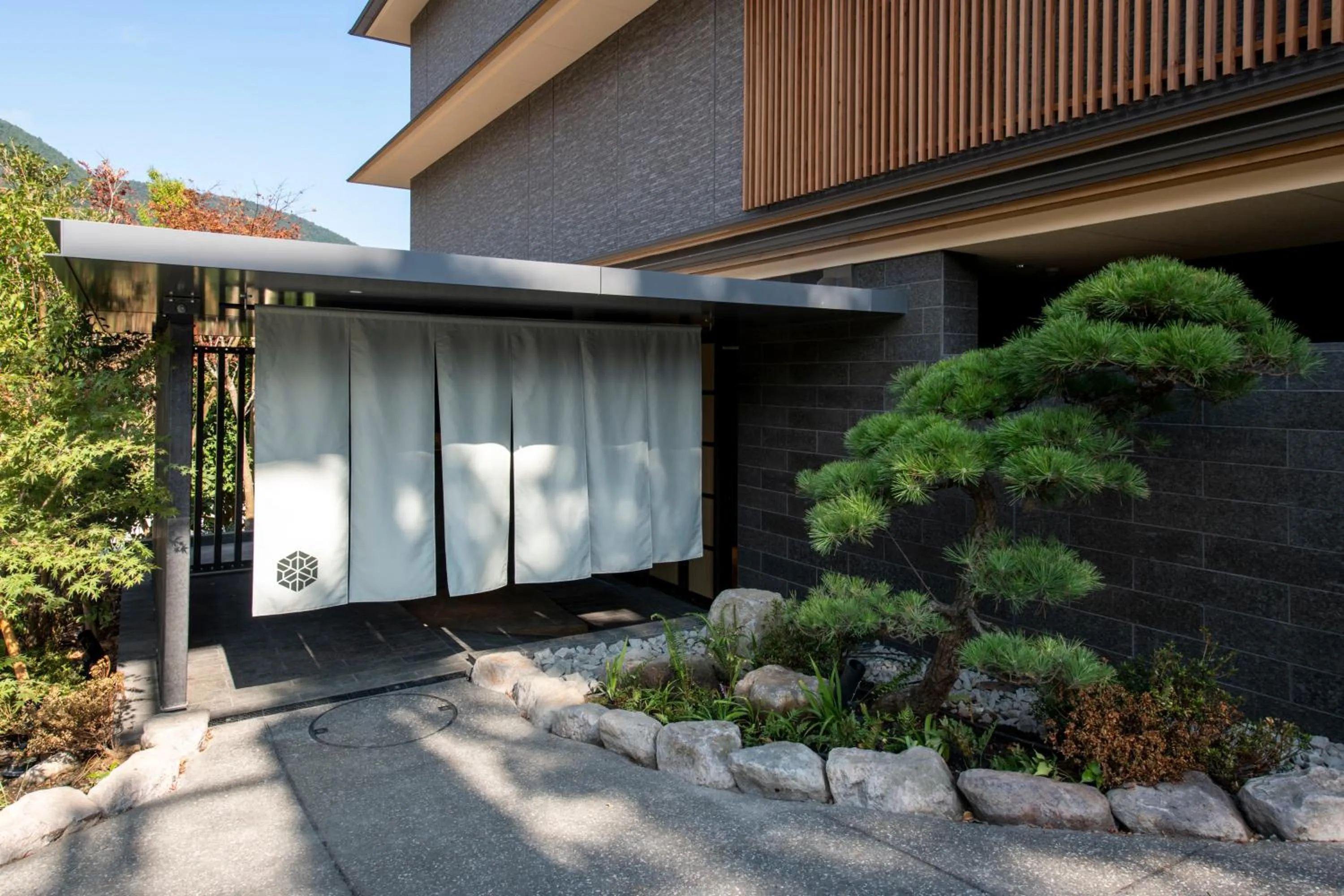 Property building in Hakone Gora KARAKU