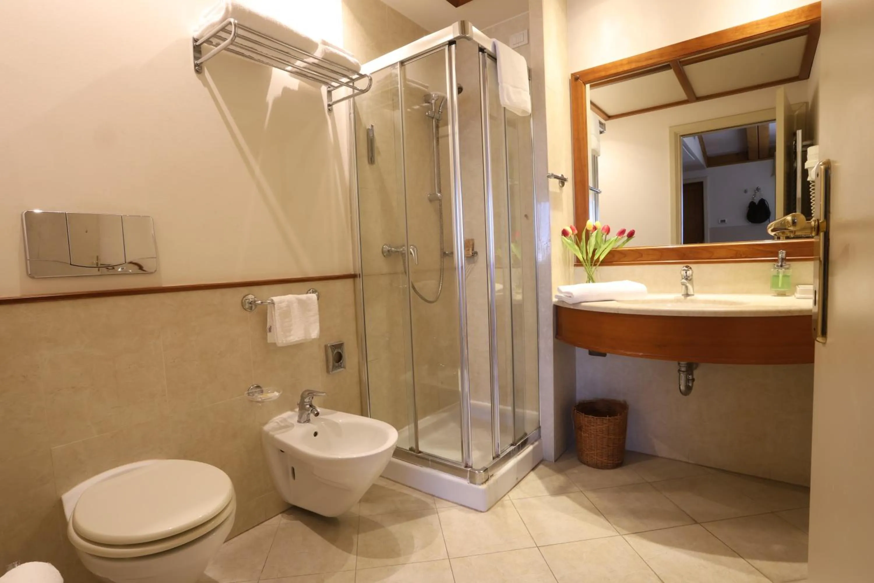 Shower in Hotel Della Torre 1850