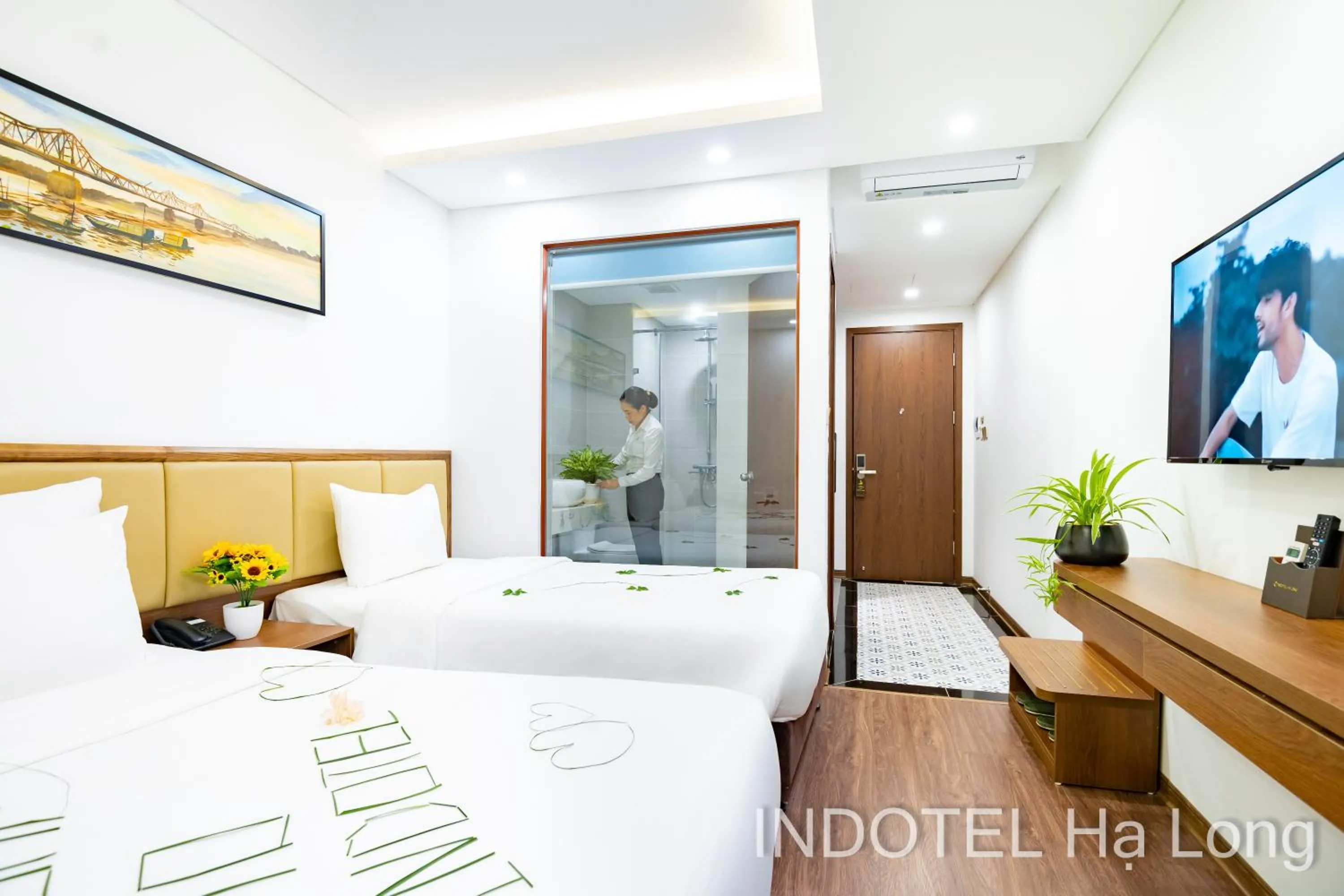 Bed in INDOTEL HALONG HOTEL