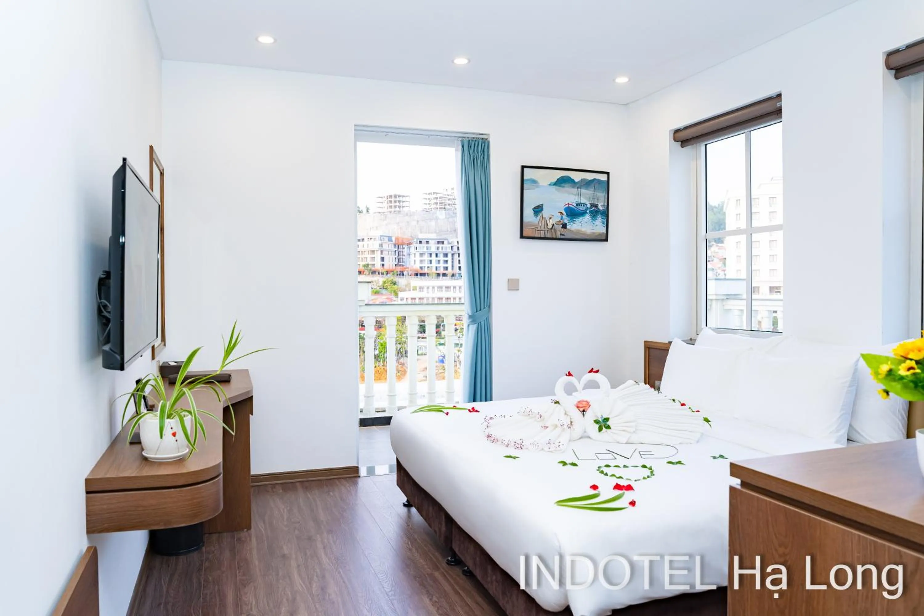 Bed in INDOTEL HALONG HOTEL