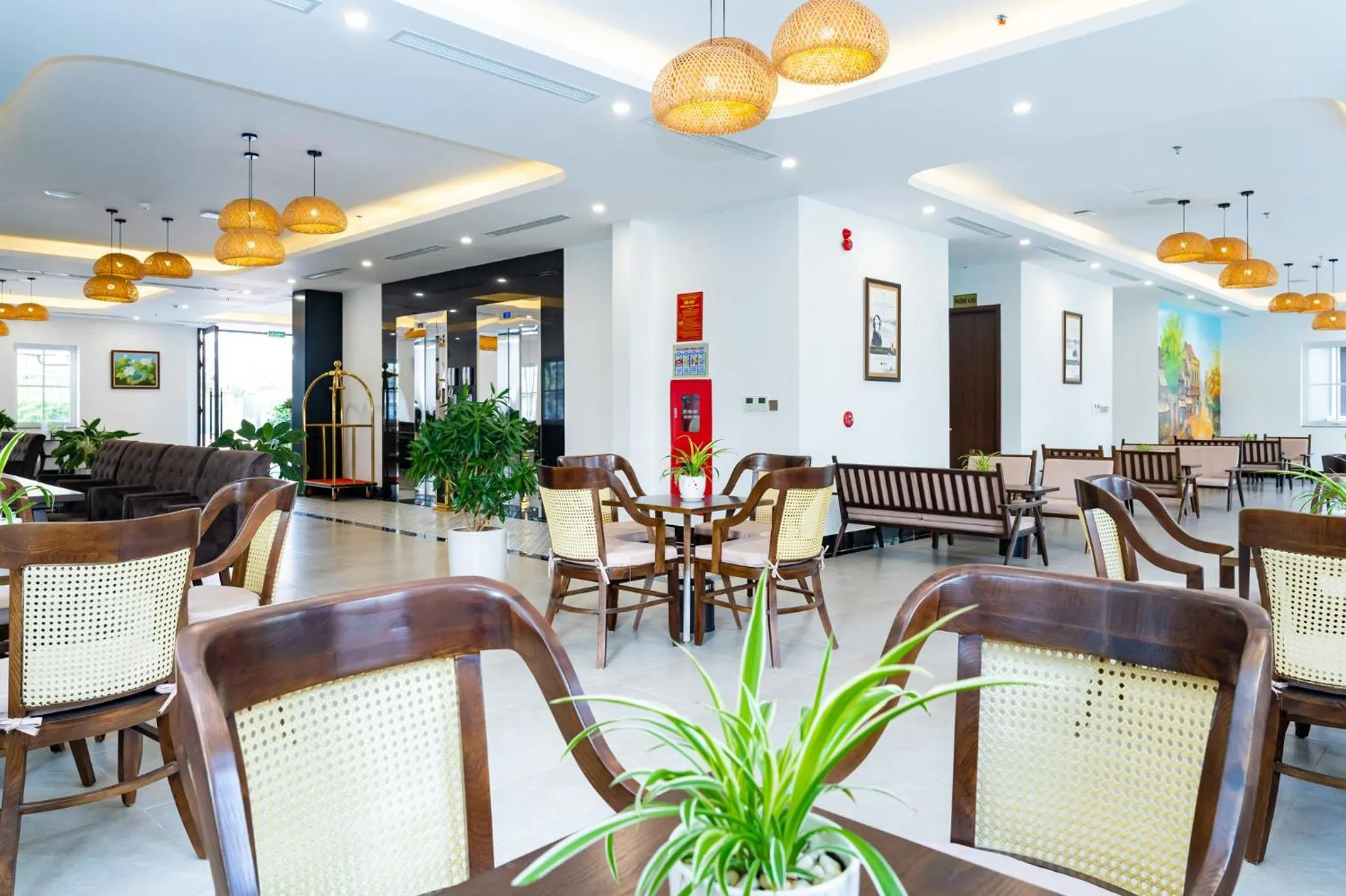 Restaurant/places to eat in INDOTEL HALONG HOTEL