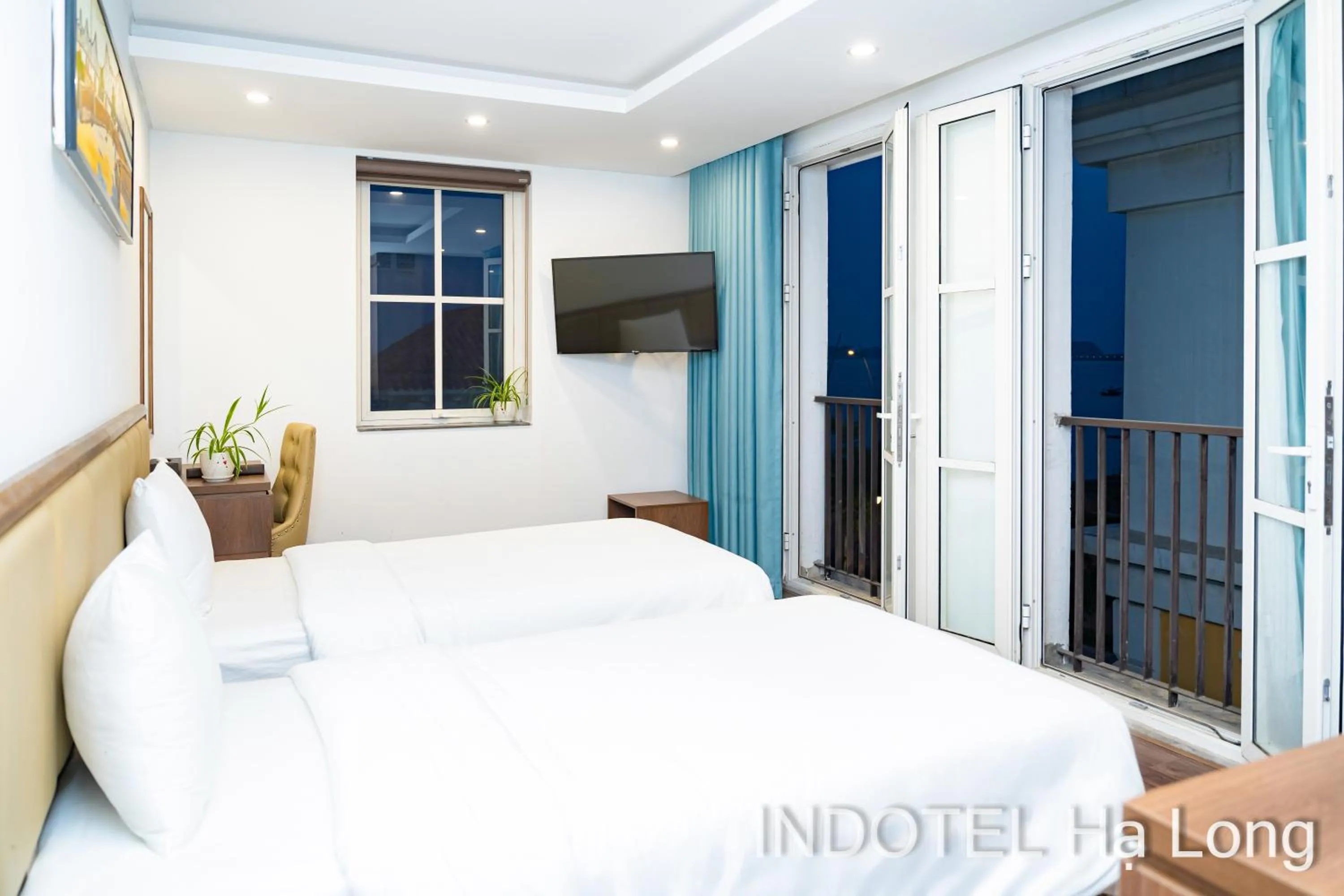 Bed in INDOTEL HALONG HOTEL