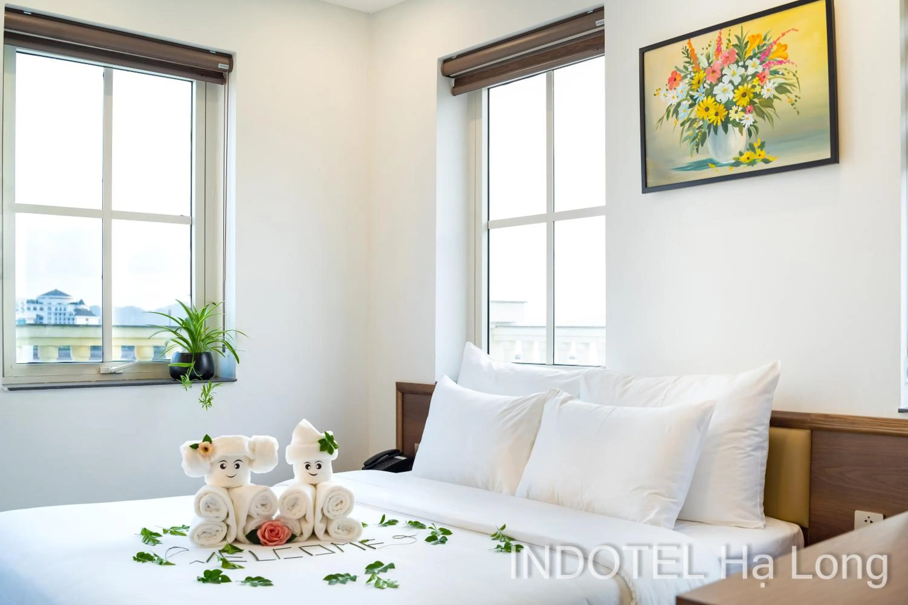 Bed in INDOTEL HALONG HOTEL