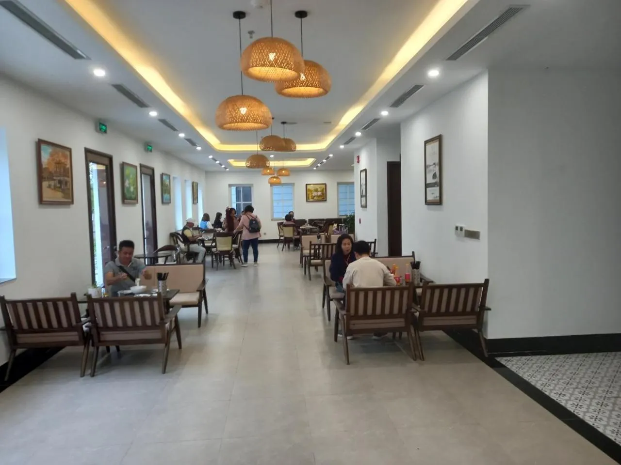 Restaurant/places to eat in INDOTEL HALONG HOTEL