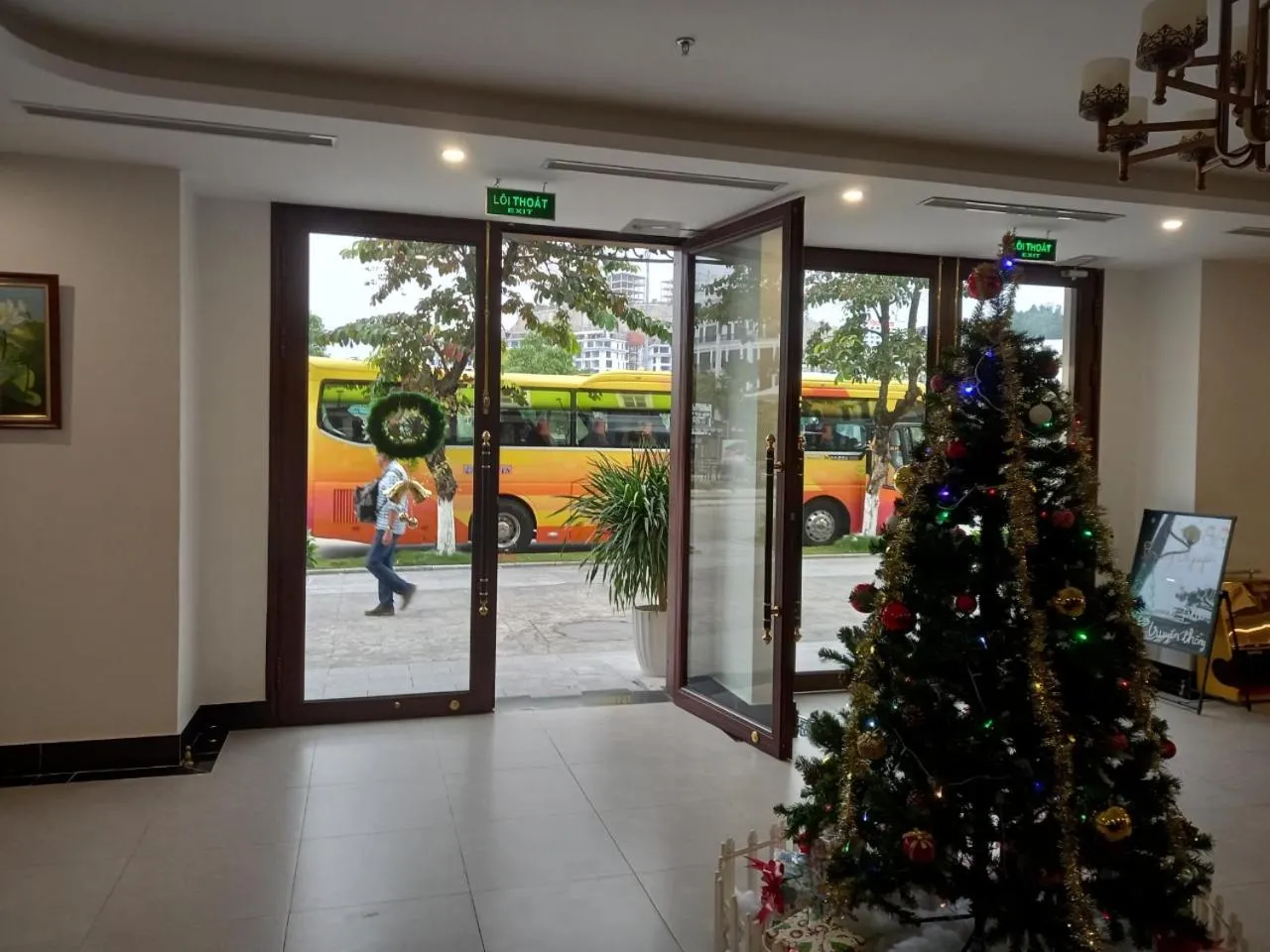 Lobby or reception in INDOTEL HALONG HOTEL