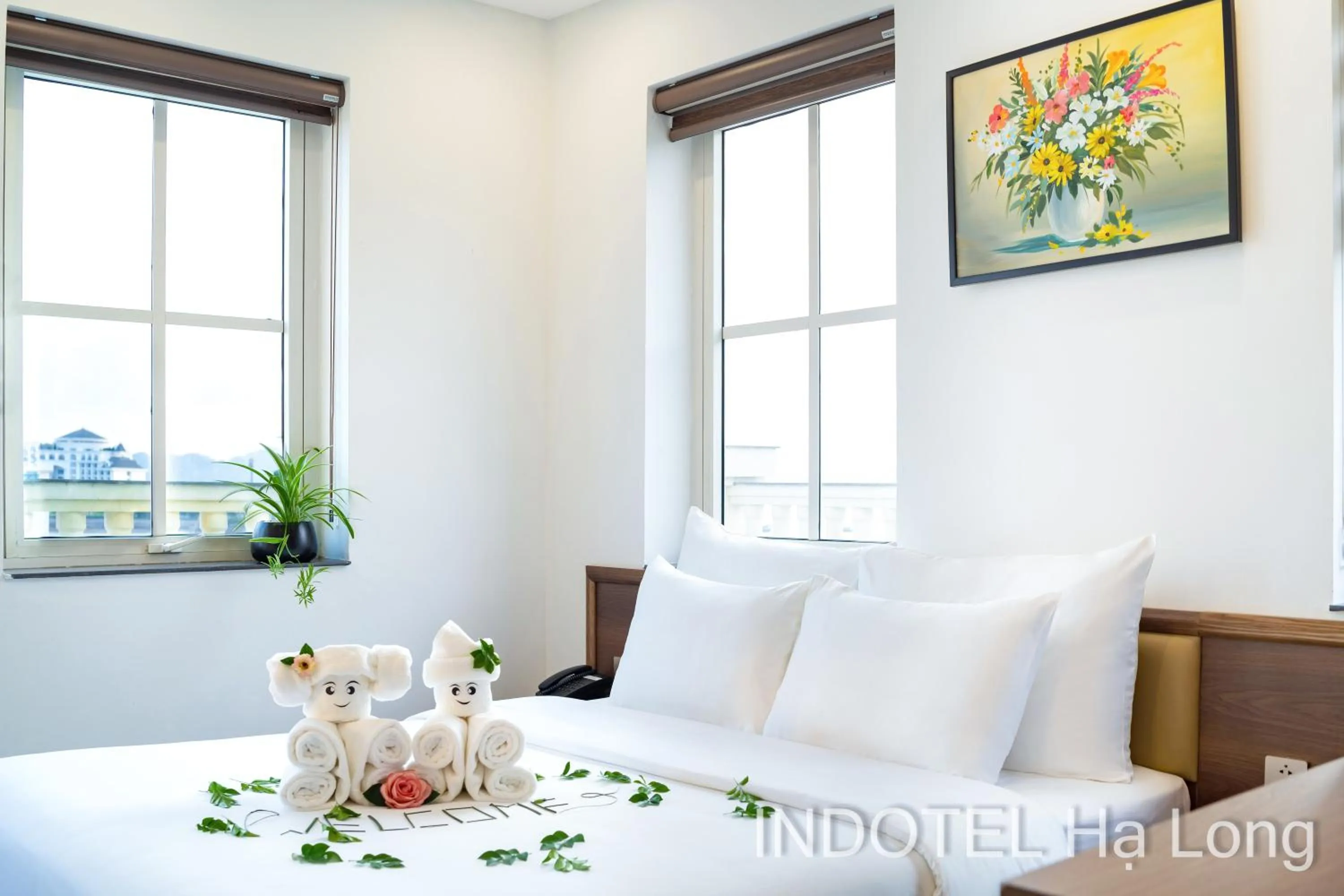 Bed in INDOTEL HALONG HOTEL