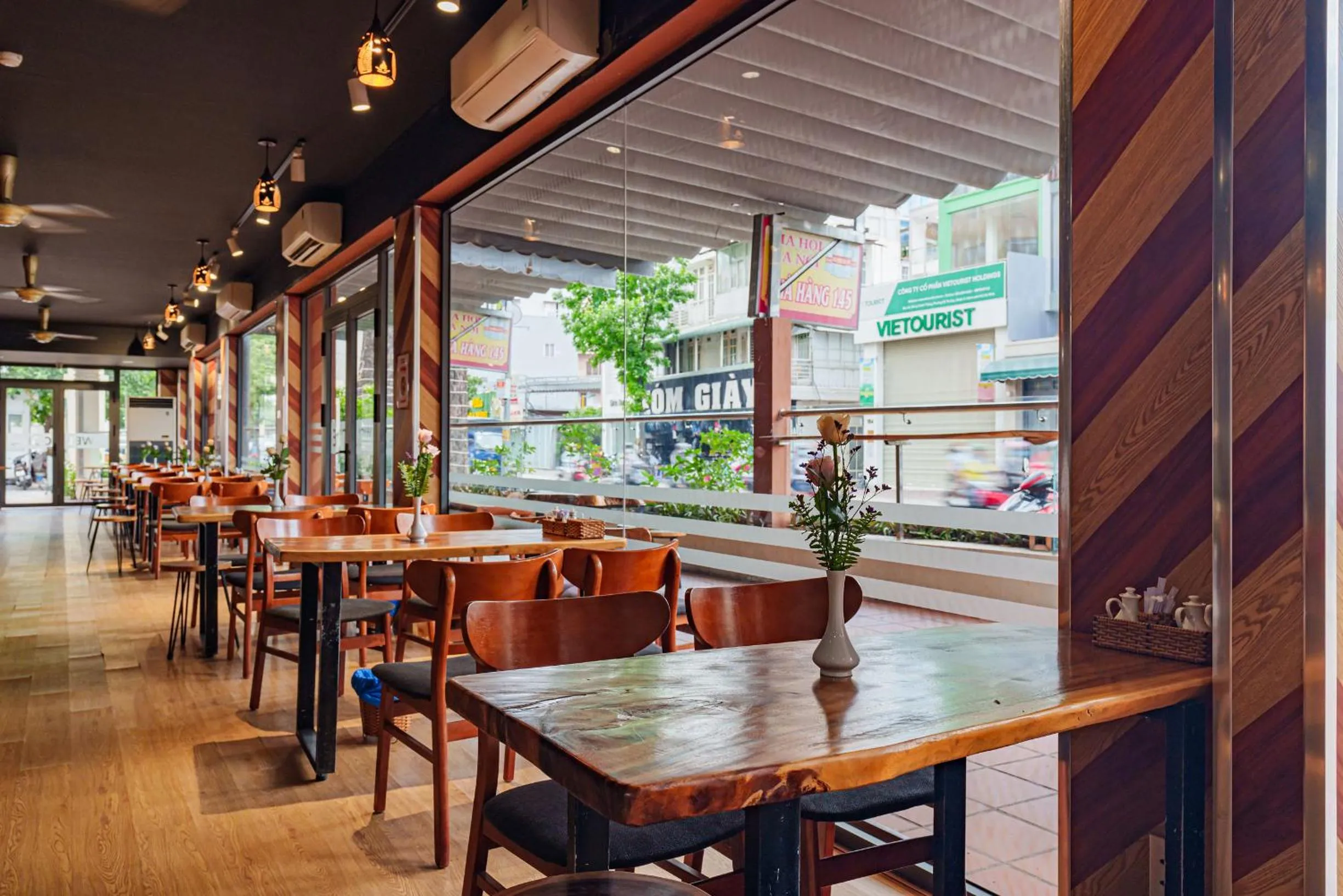 Restaurant/places to eat in T78 Hotel Managed by Nha khach T78