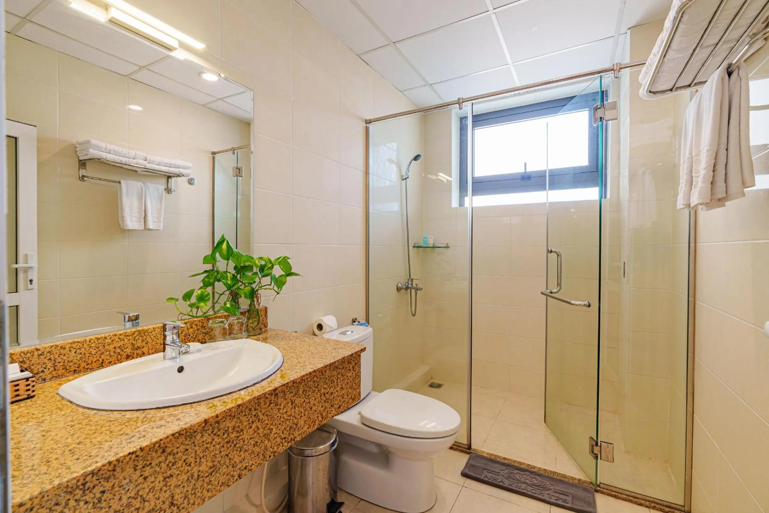 Shower in T78 Hotel Managed by Nha khach T78