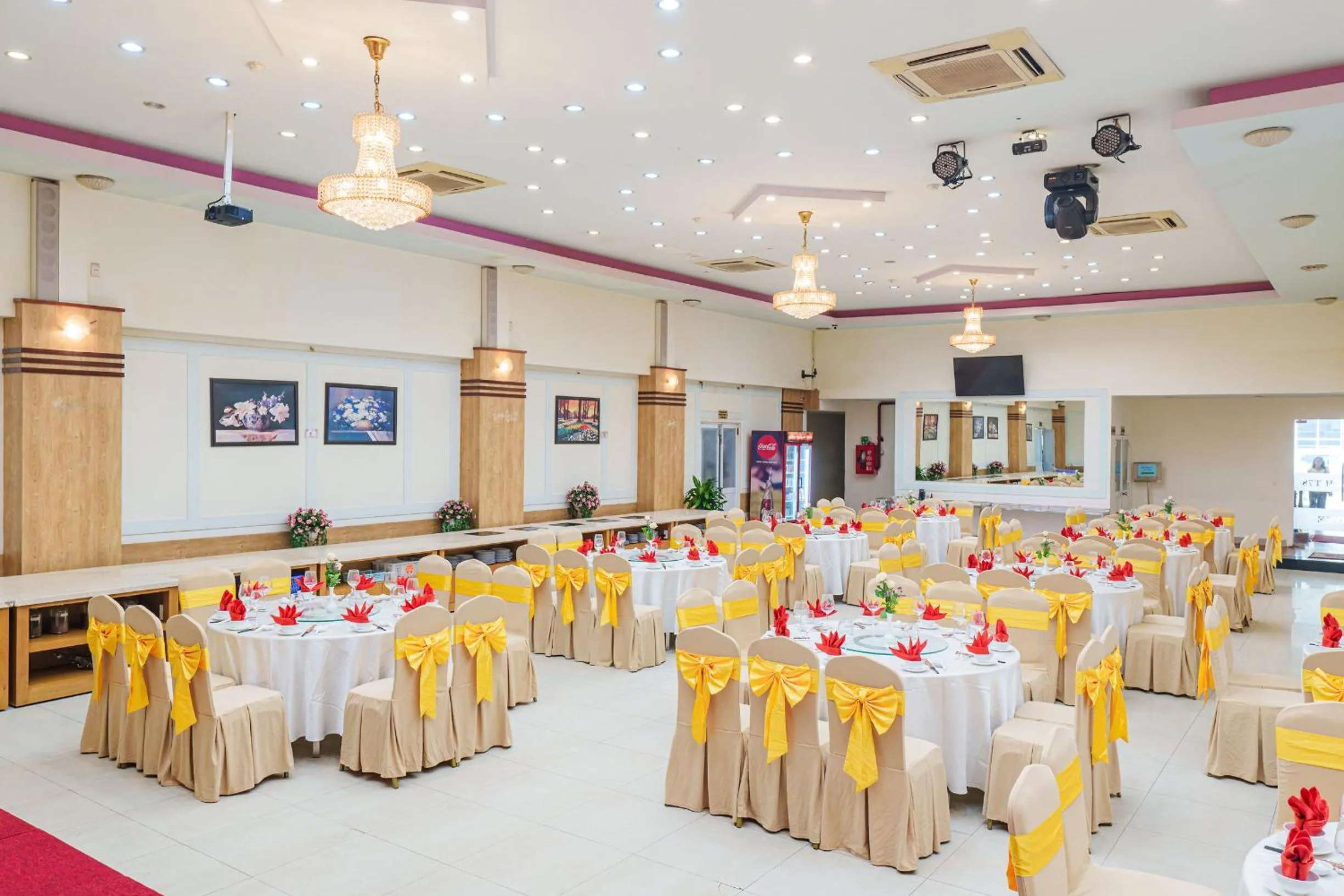 Restaurant/places to eat in T78 Hotel Managed by Nha khach T78