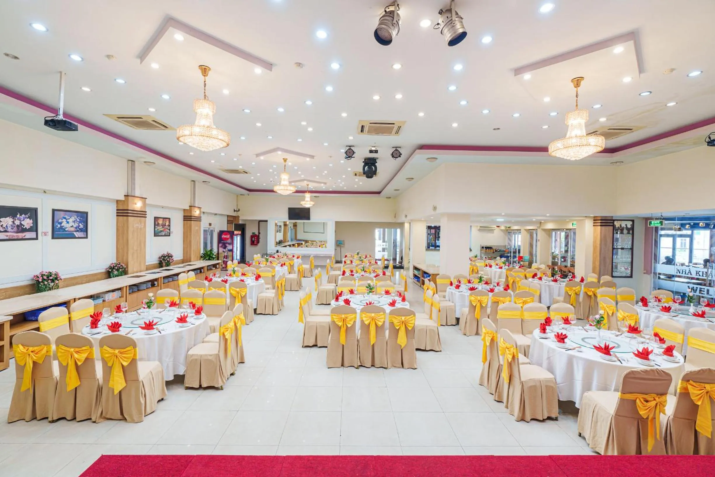 Restaurant/places to eat in T78 Hotel Managed by Nha khach T78