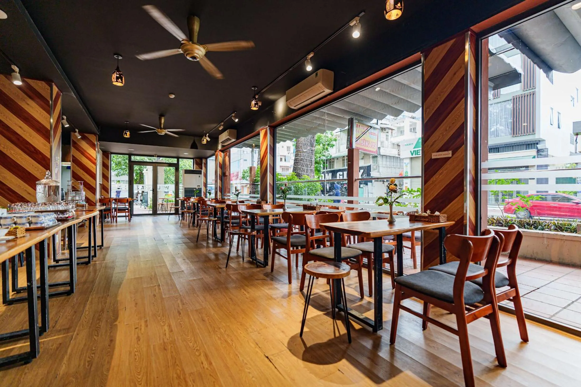 Restaurant/places to eat in T78 Hotel Managed by Nha khach T78