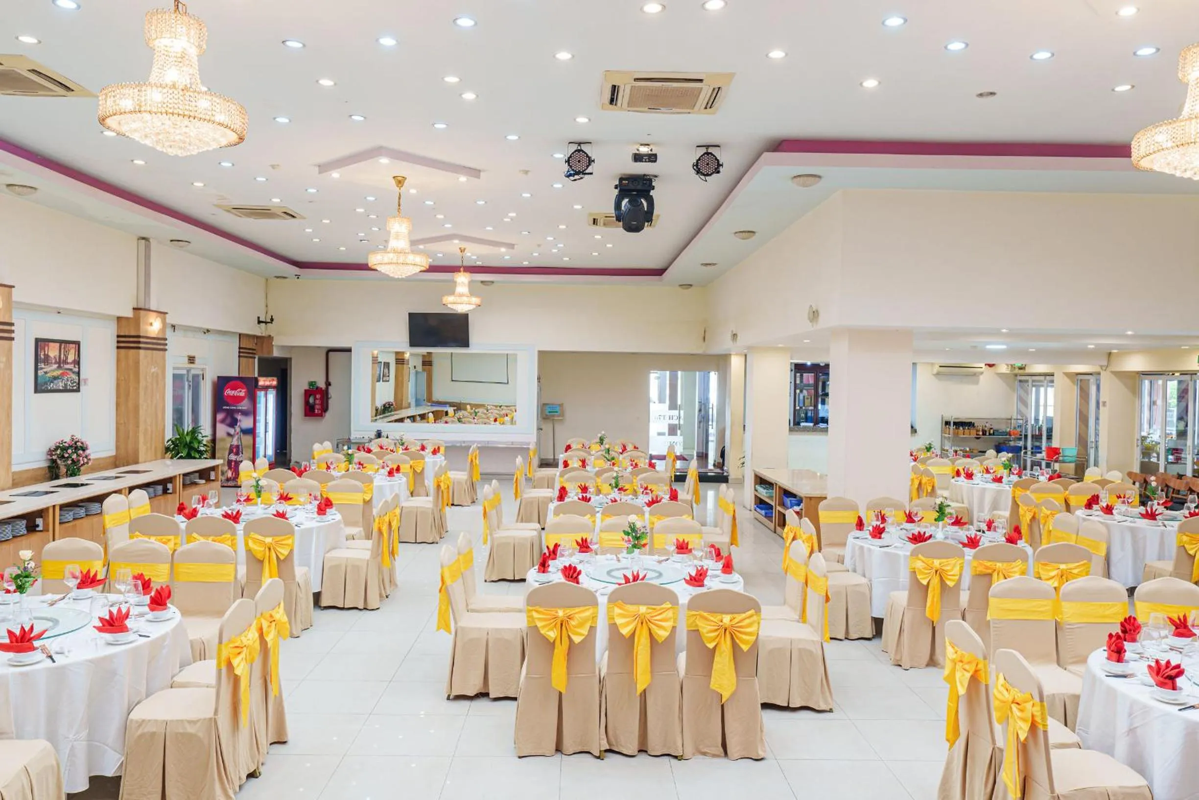 Restaurant/places to eat in T78 Hotel Managed by Nha khach T78