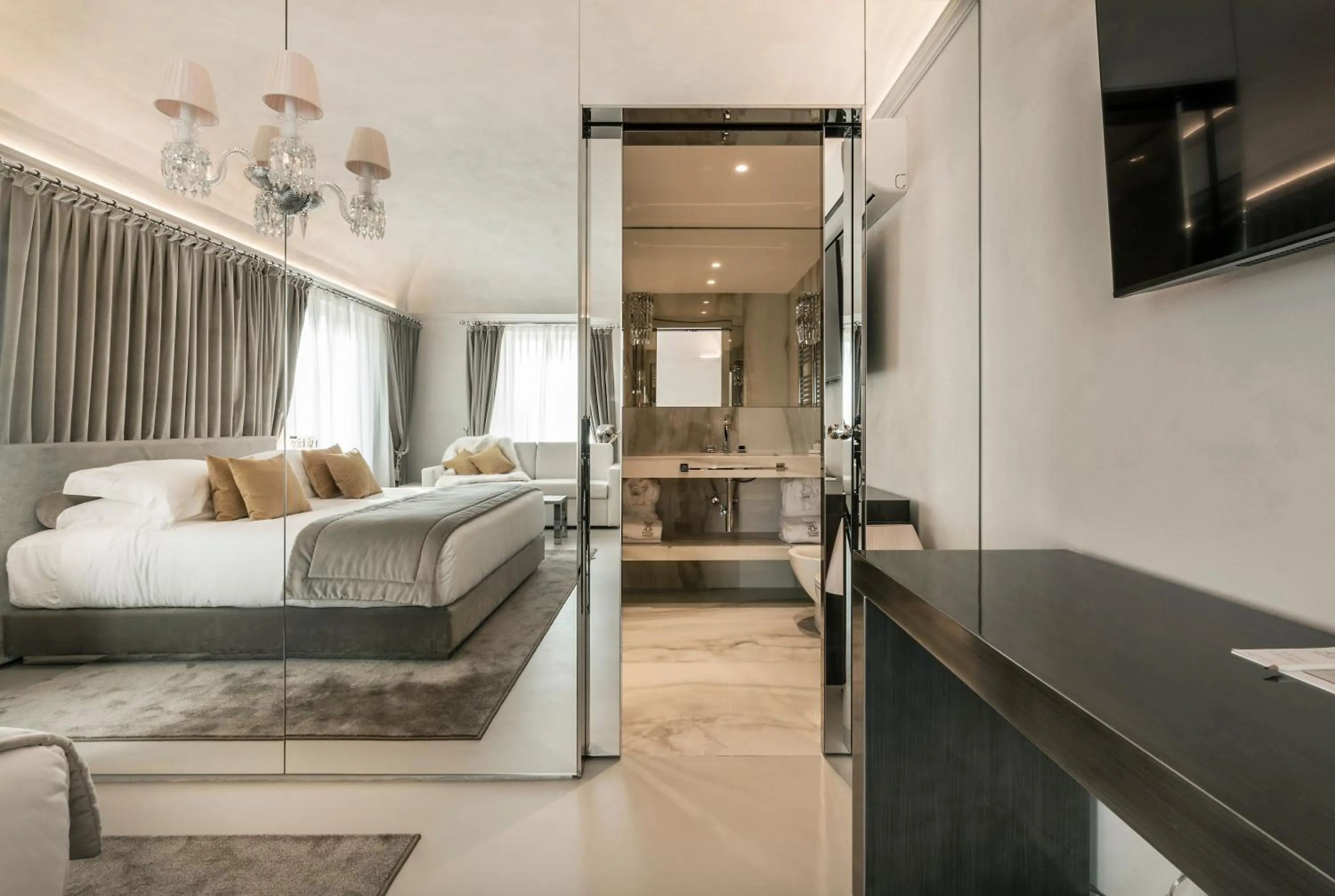 Decorative detail, Bed in Palazzo Nainer