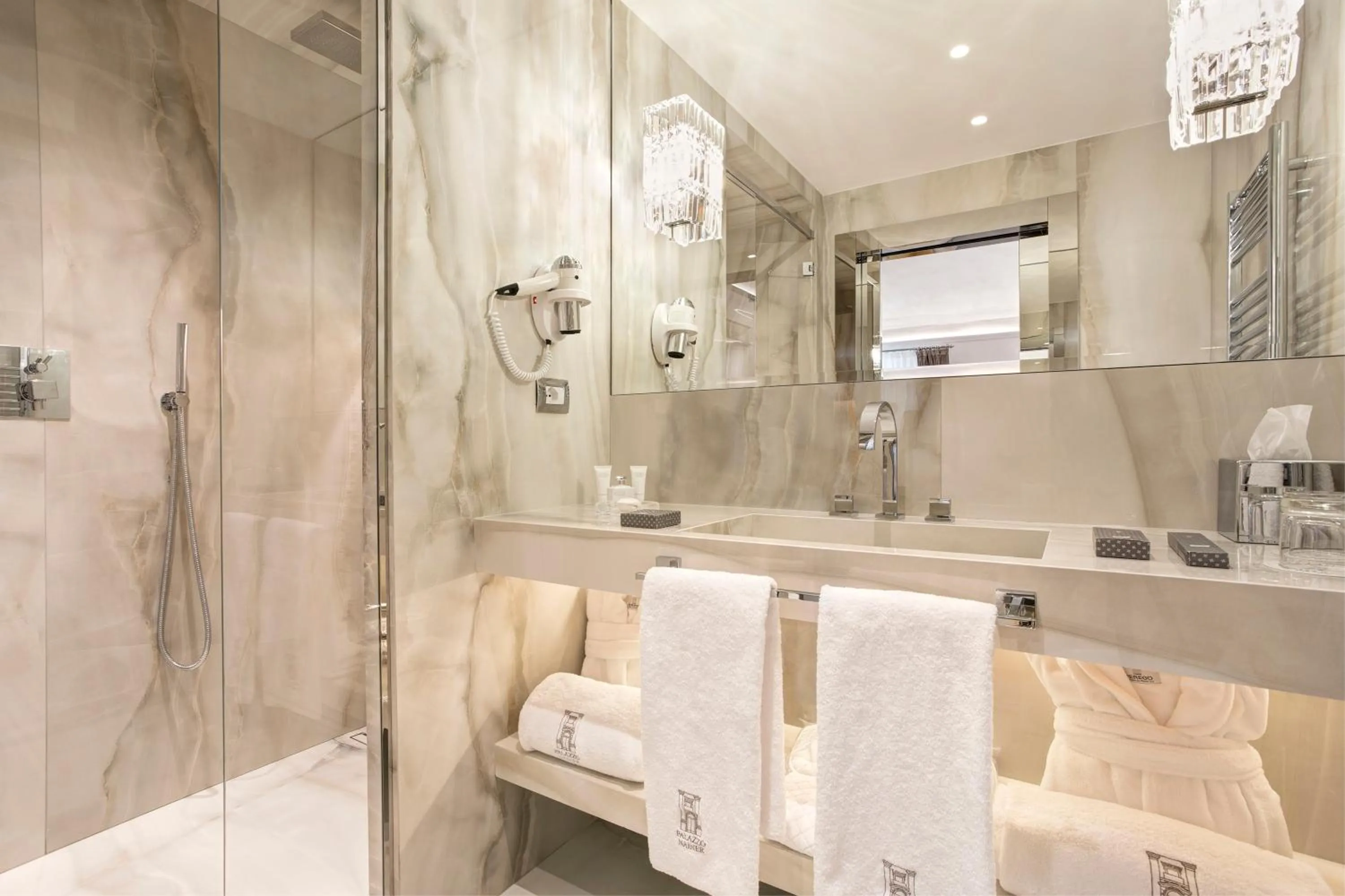 Bathroom in Palazzo Nainer